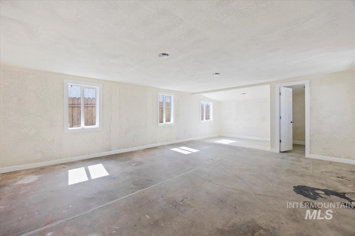 235 Washington St N Property Photo 23