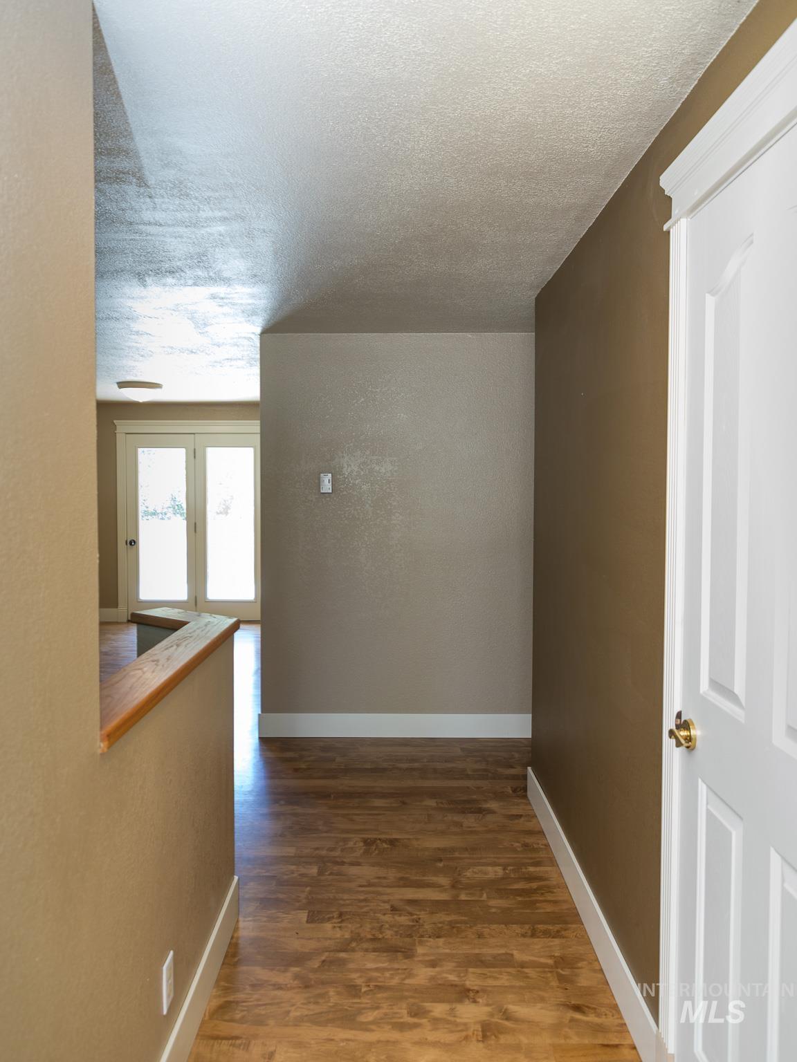513 Ridge Way Property Photo 2