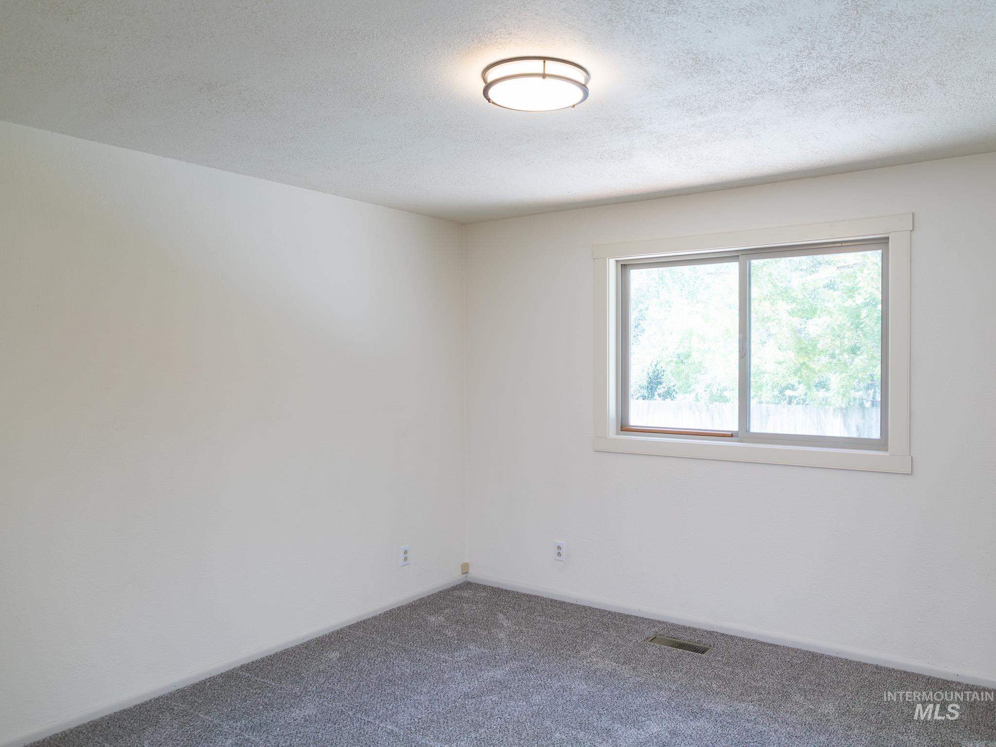 513 Ridge Way Property Photo 4