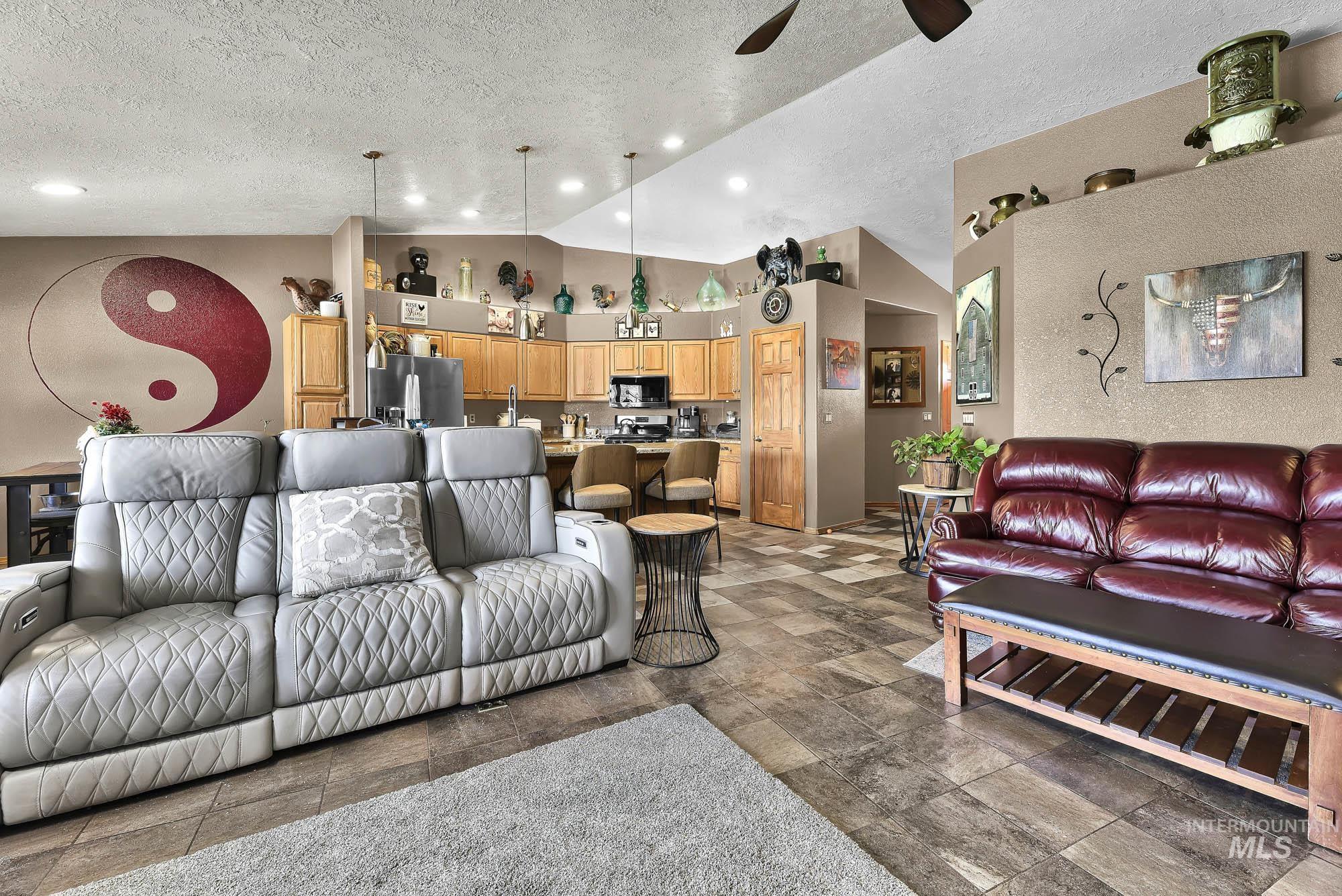 1299 N Black Cat Property Photo 13