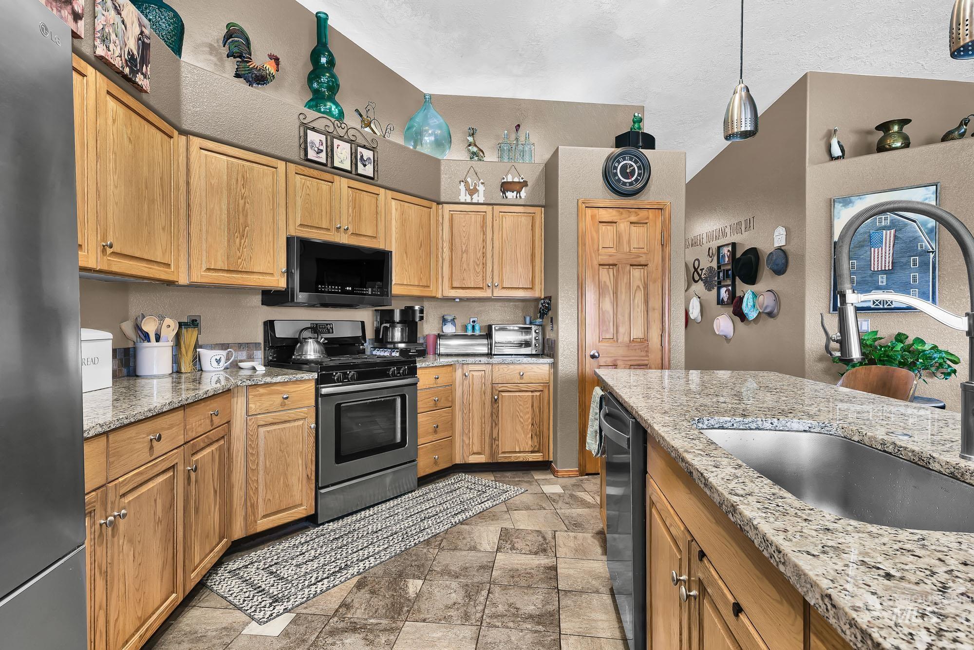 1299 N Black Cat Property Photo 17