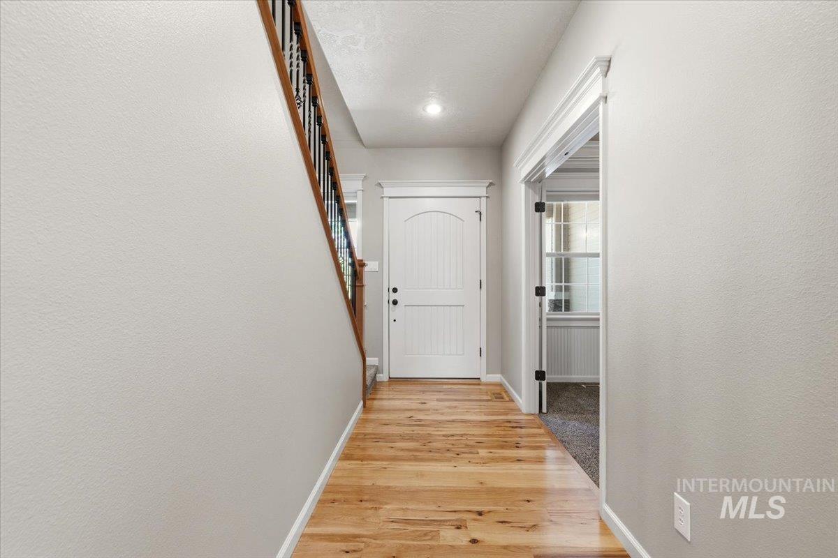 811 E Silver Torch Property Photo 4