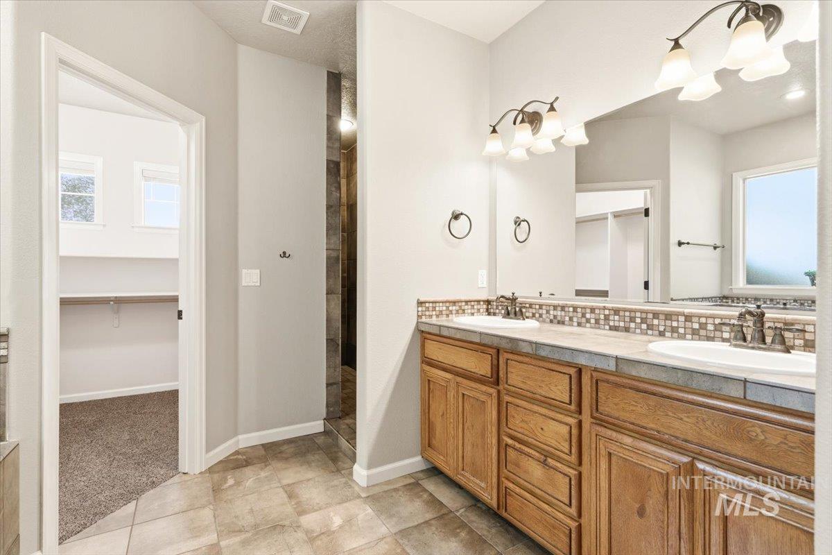 811 E Silver Torch Property Photo 20