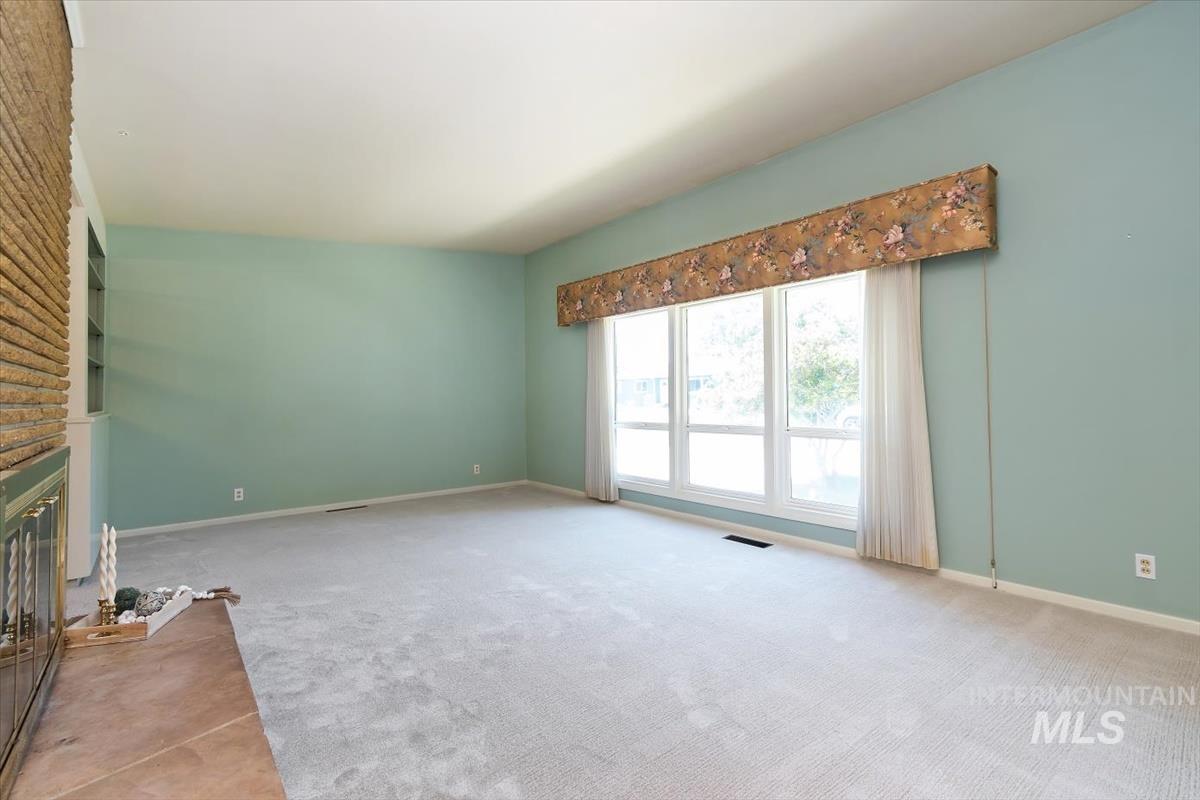 7634 W Cambridge Dr Property Photo 6