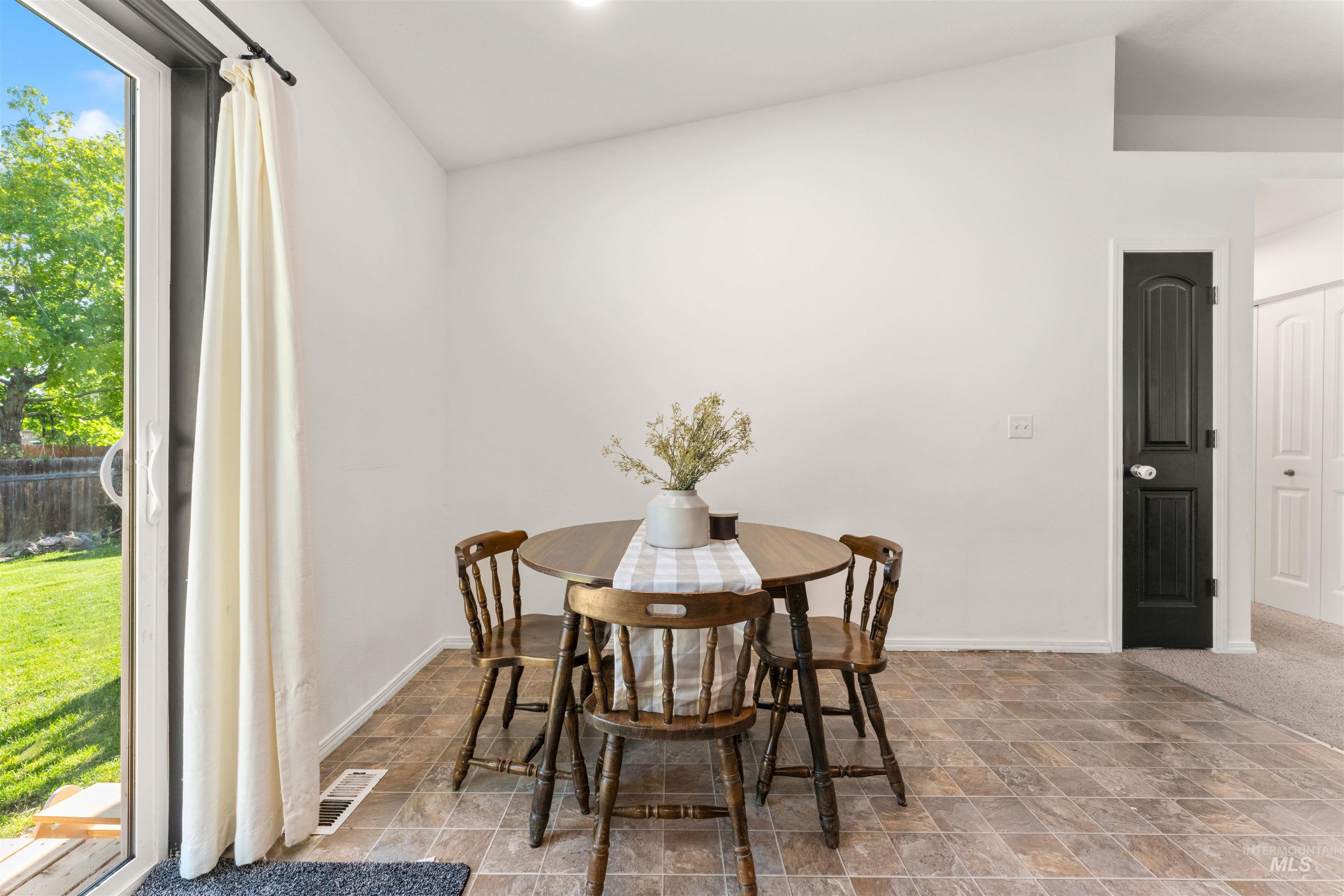 698 E Great Bear Street Property Photo 10