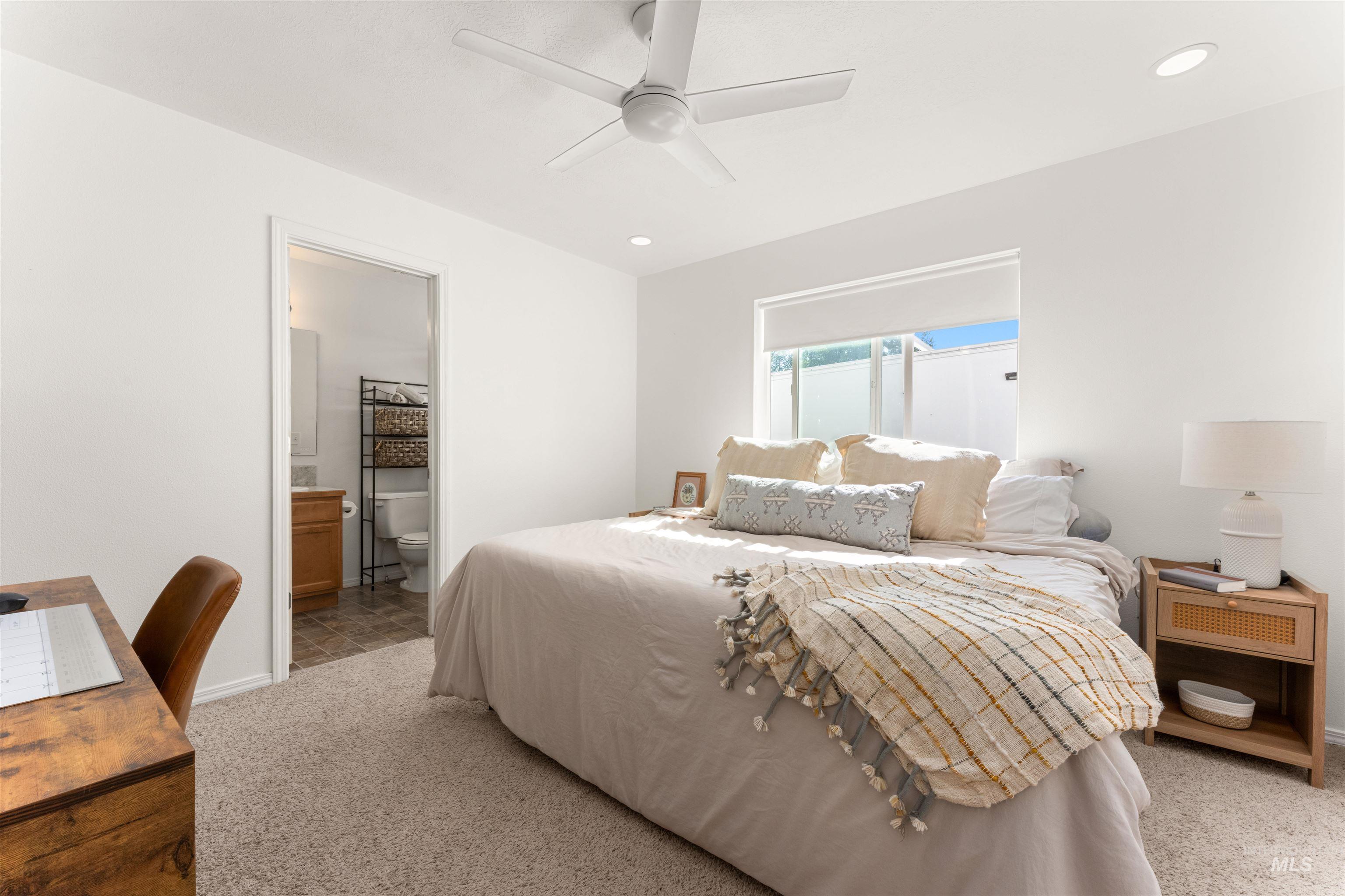 698 E Great Bear Street Property Photo 15