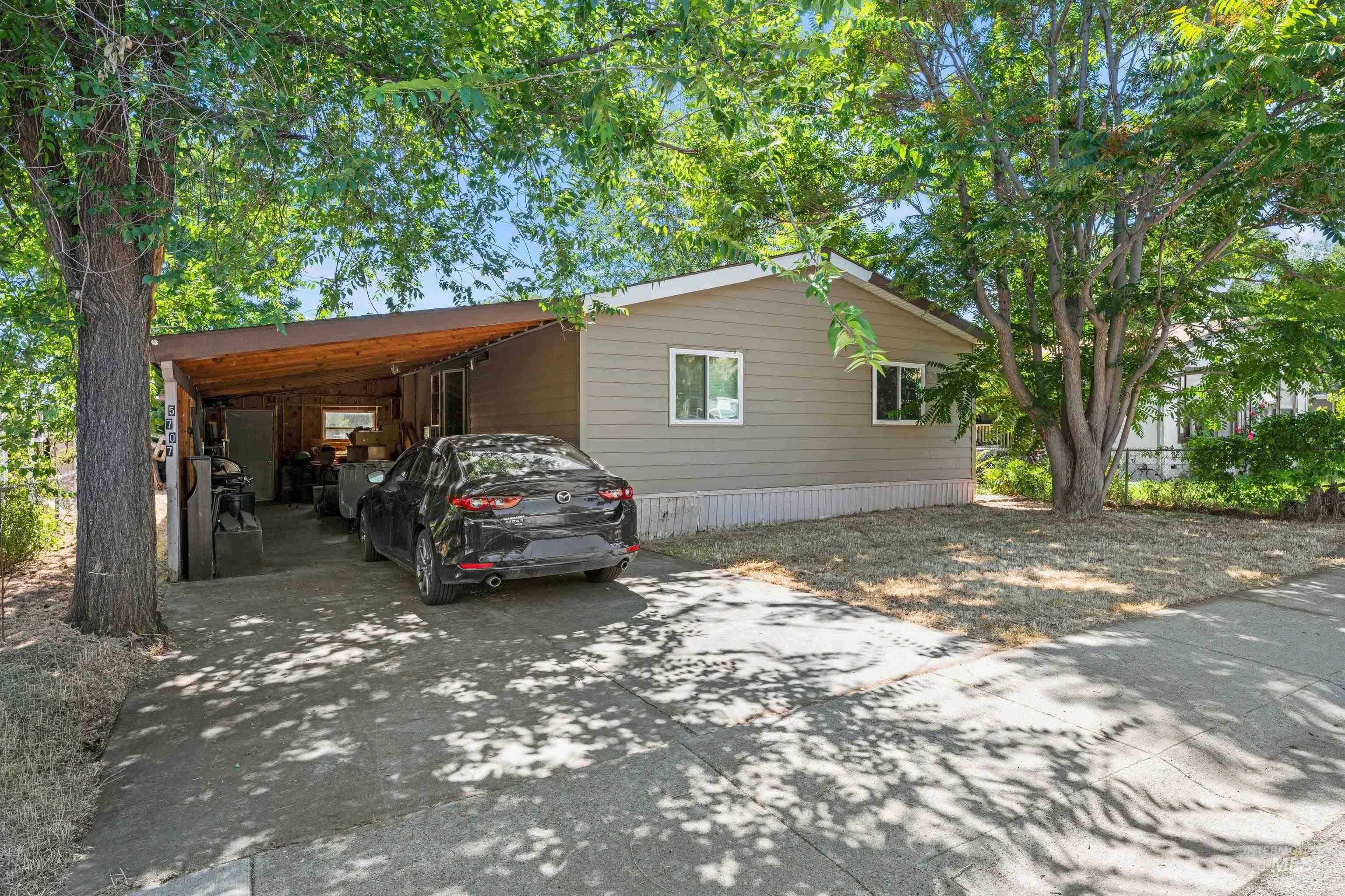 5707 E Mineral Drive Property Photo 2