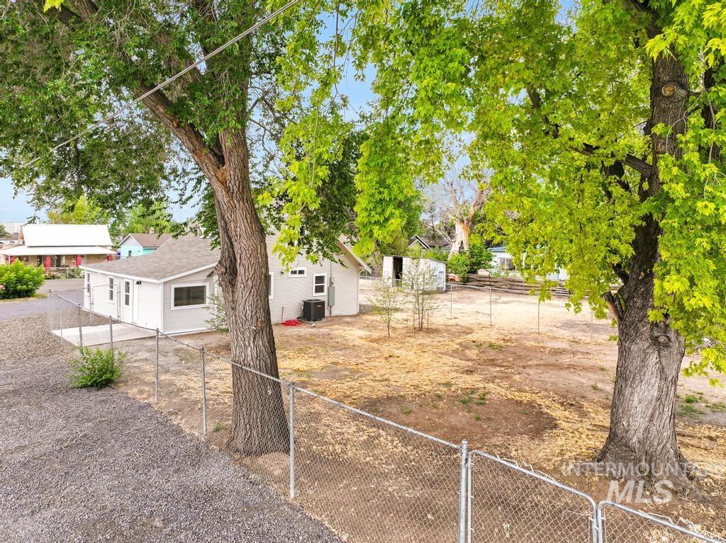 500 W Avenue D Property Photo 41