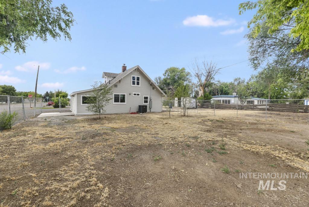 500 W Avenue D Property Photo 44