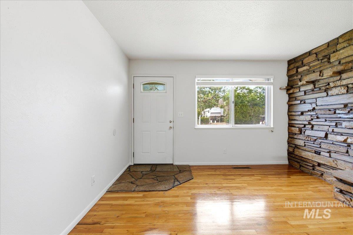 1118 W Howard St Property Photo 5