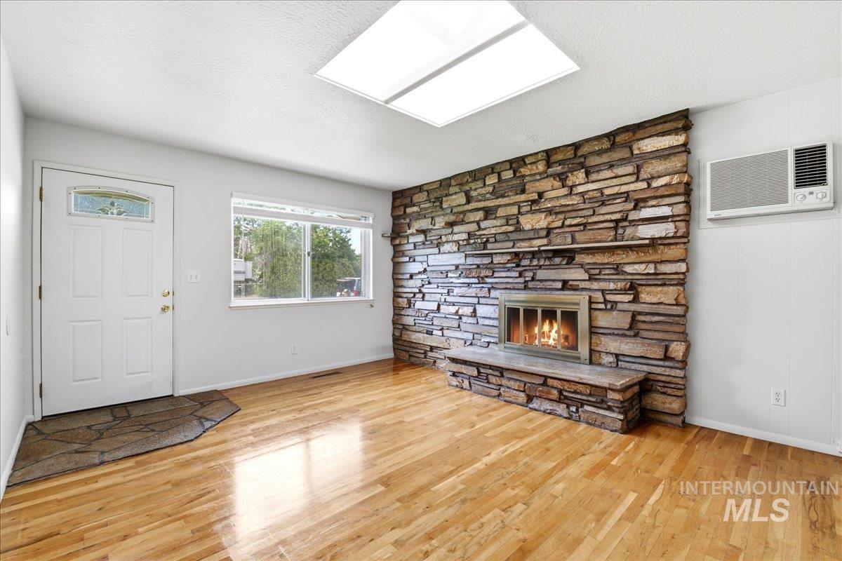 1118 W Howard St Property Photo 6
