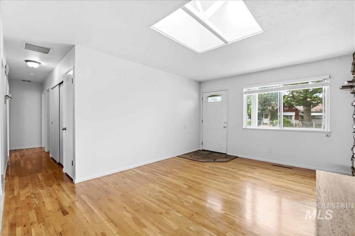 1118 W Howard St Property Photo 7