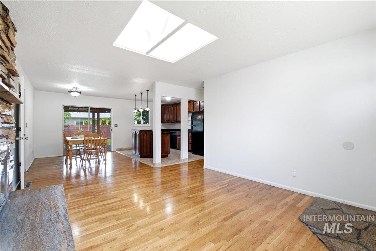 1118 W Howard St Property Photo 12