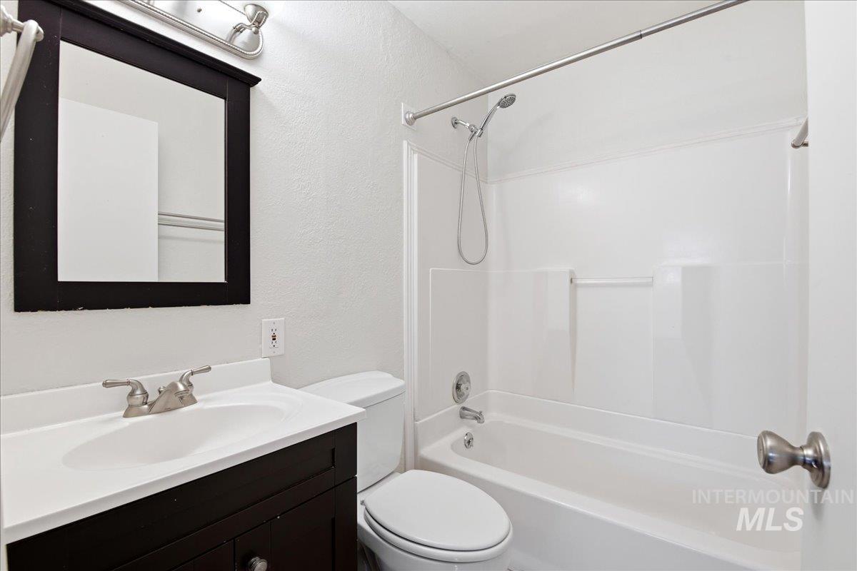 1118 W Howard St Property Photo 23