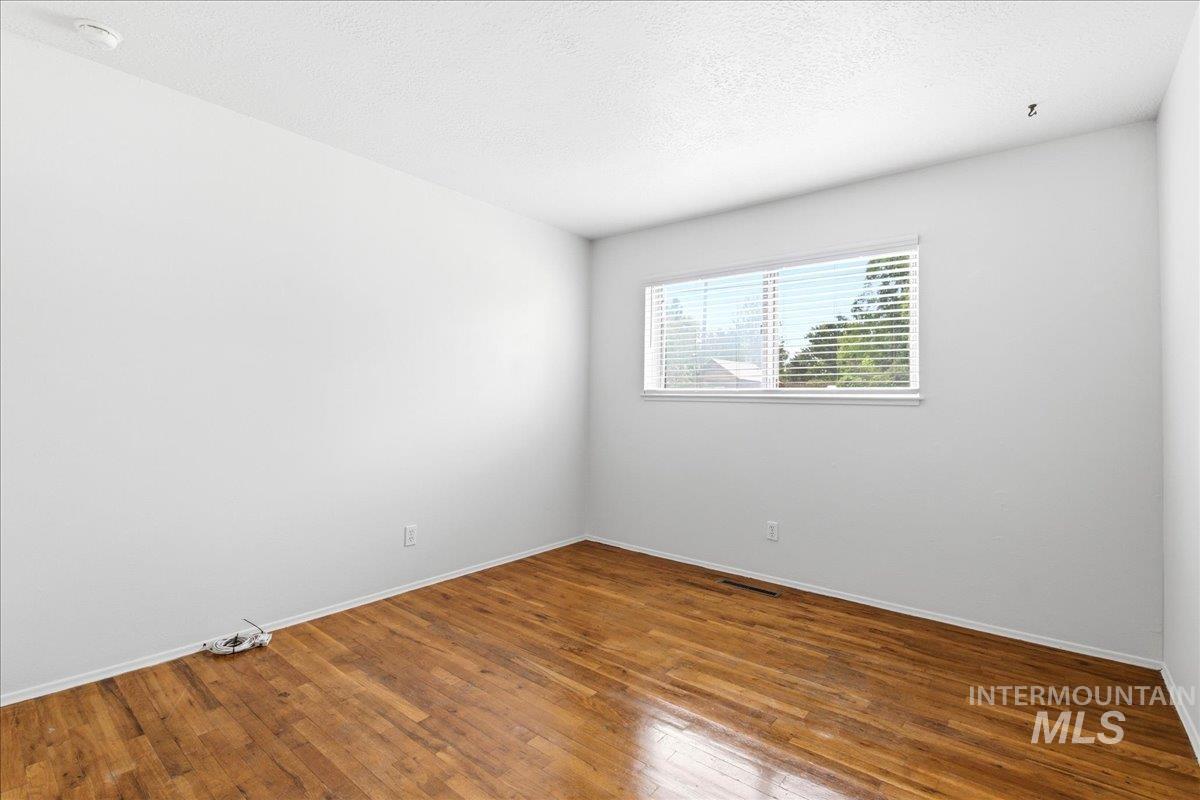 1118 W Howard St Property Photo 24