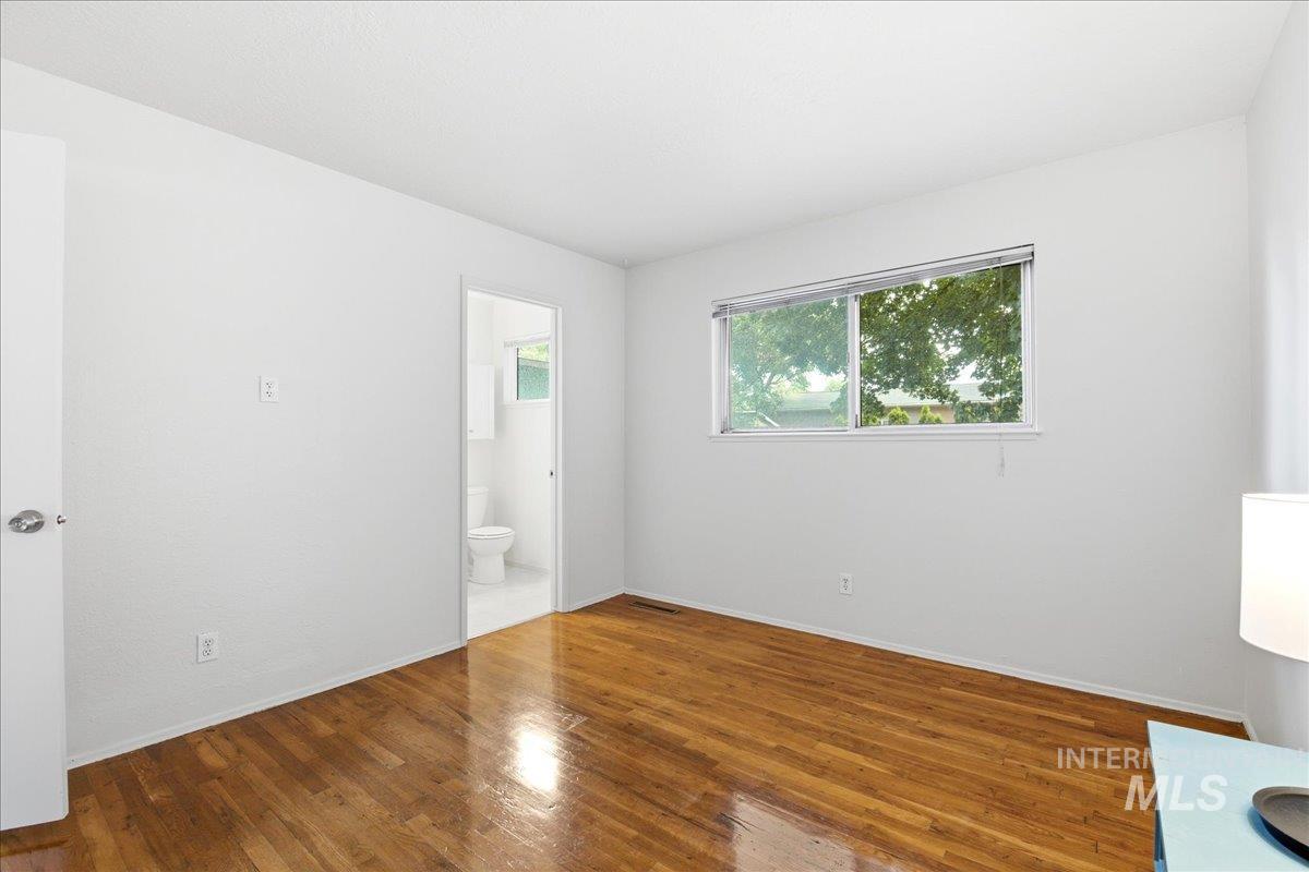 1118 W Howard St Property Photo 28