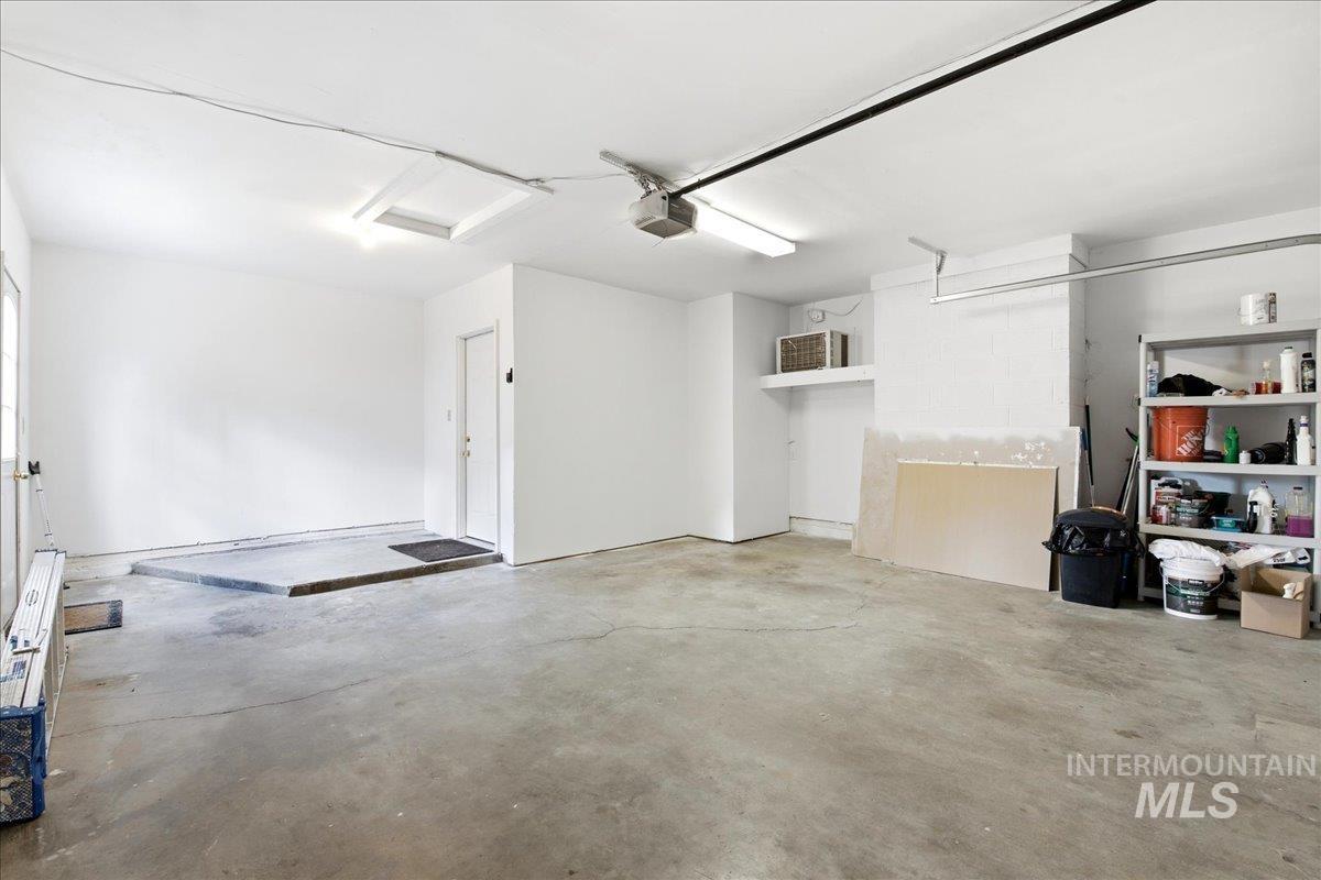 1118 W Howard St Property Photo 32