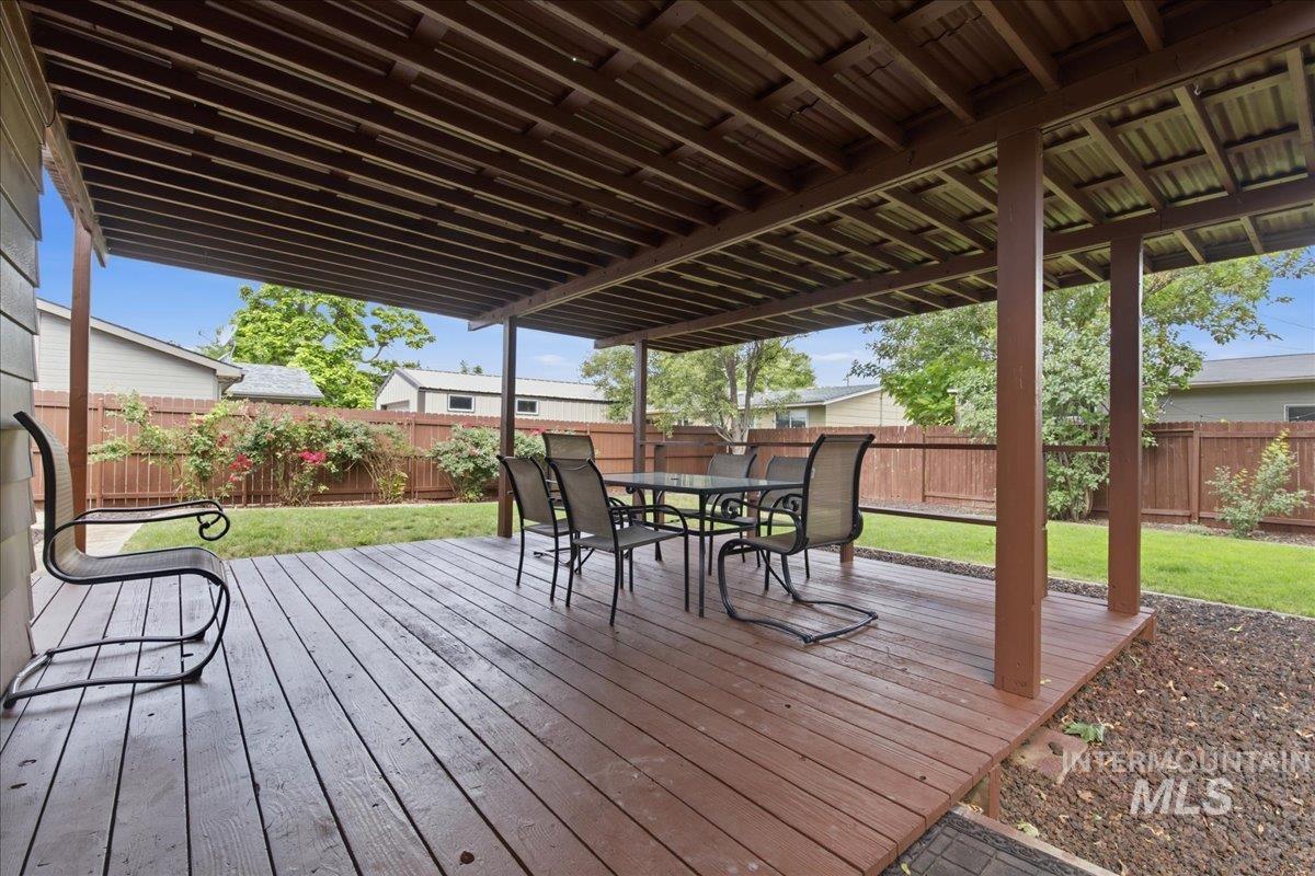 1118 W Howard St Property Photo 33