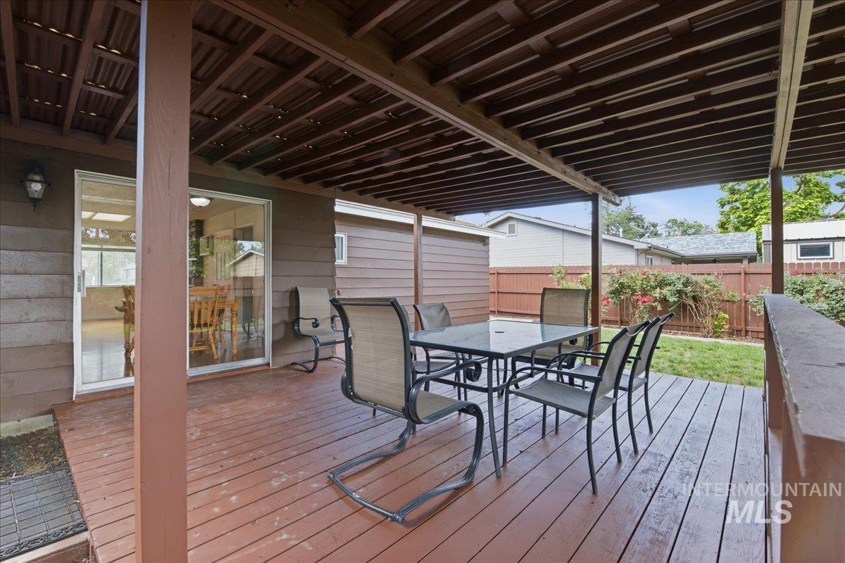 1118 W Howard St Property Photo 34