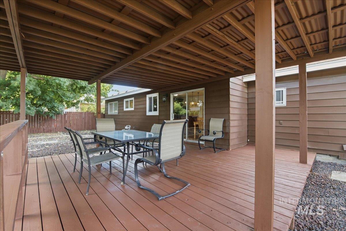 1118 W Howard St Property Photo 35
