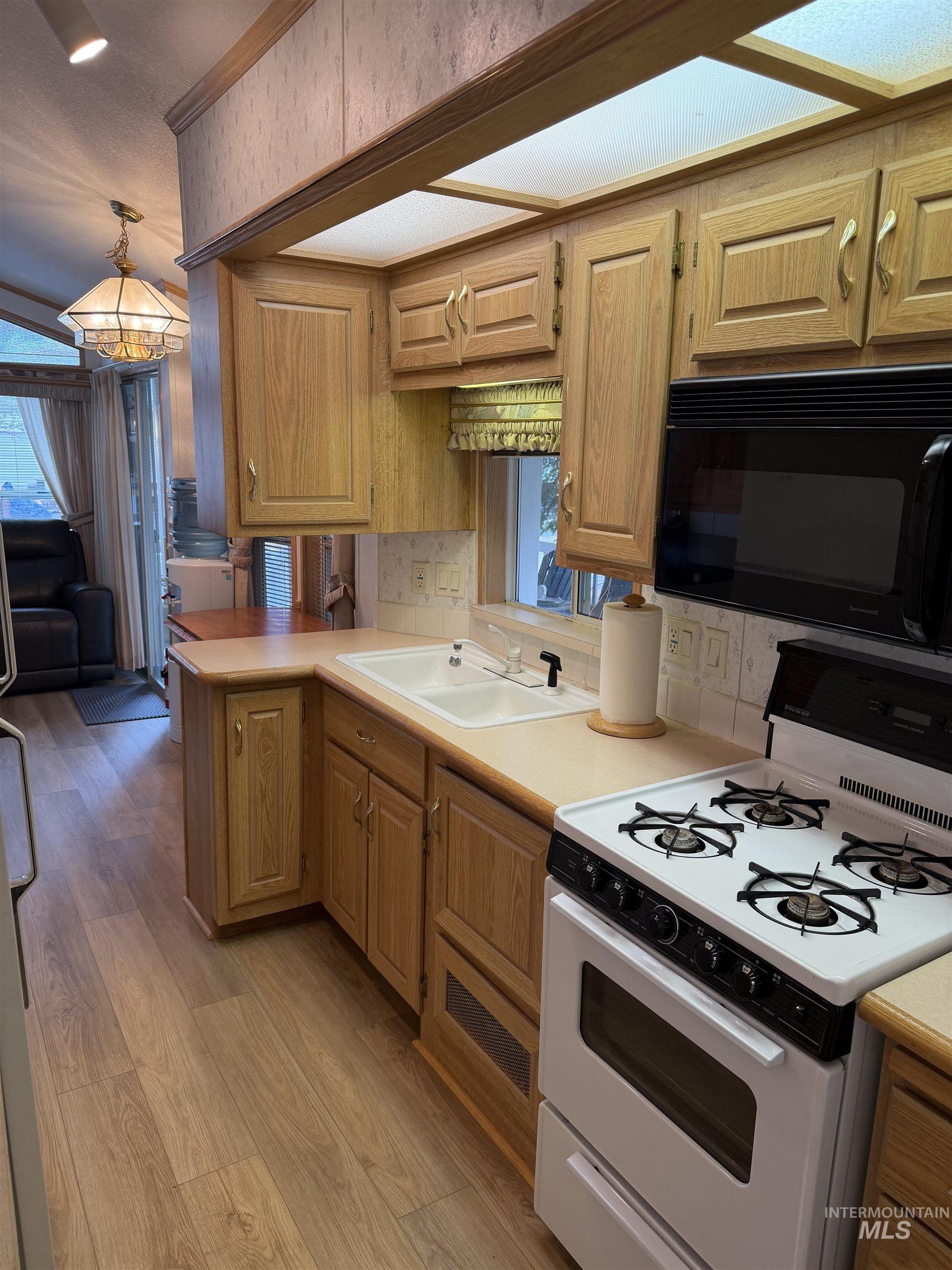 514 Sawyer St Property Photo 4