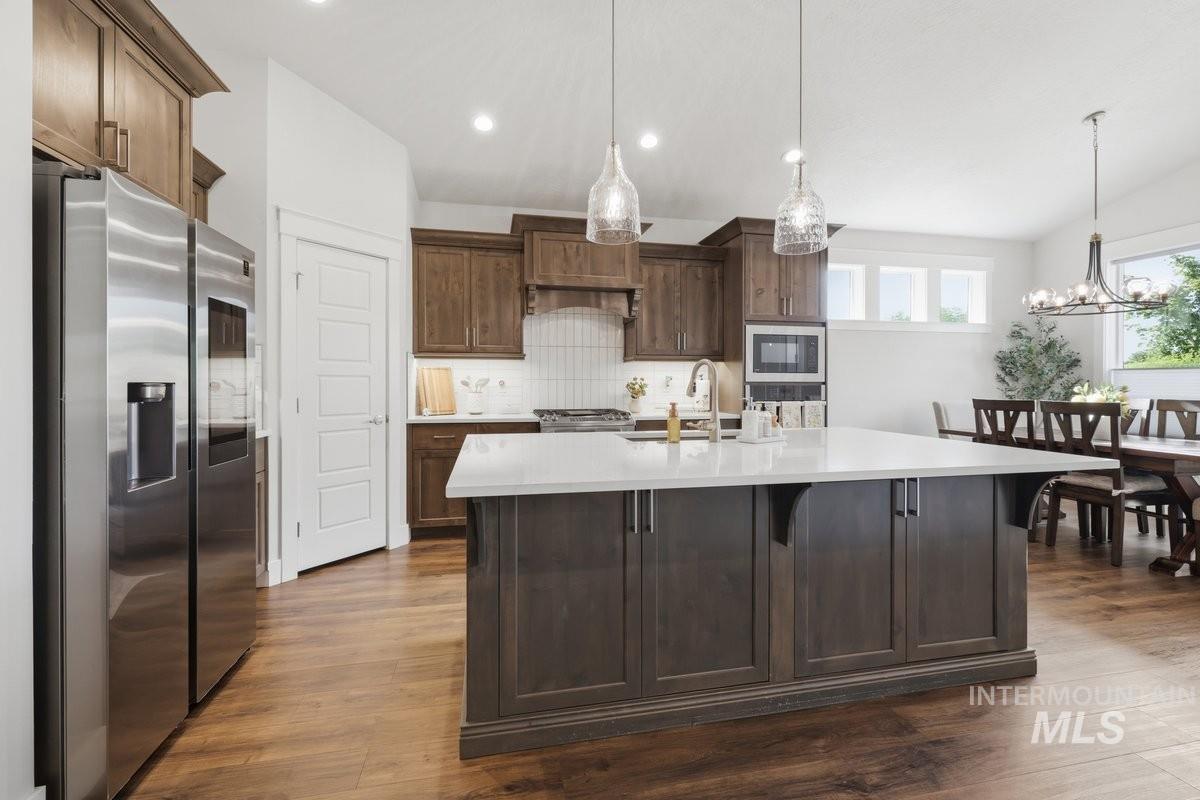 1537 W Tenzing St Property Photo 4