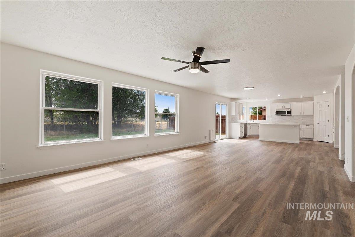 5418 Barkley Property Photo 6