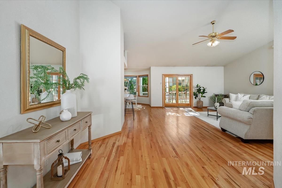 706 N Harvey Ln Property Photo 11