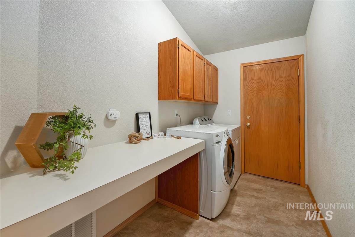 706 N Harvey Ln Property Photo 32