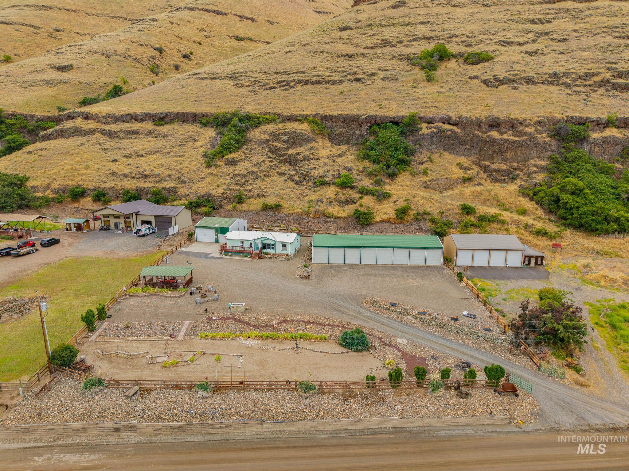 31018 Snake River Rd Property Photo 3
