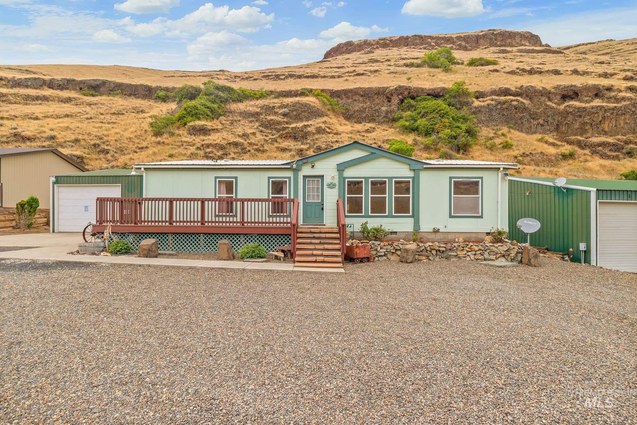 31018 Snake River Rd Property Photo 6