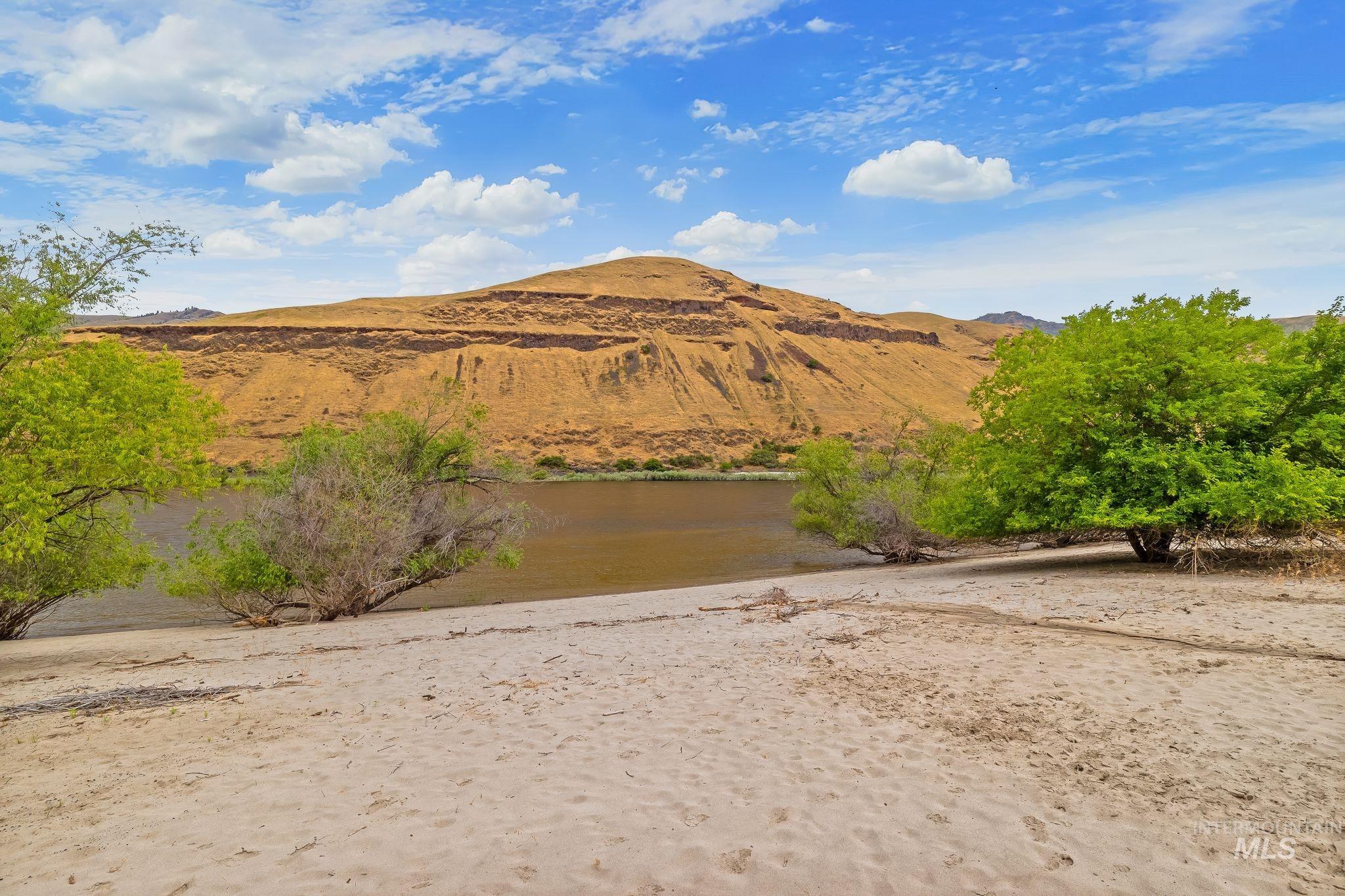 31018 Snake River Rd Property Photo 8