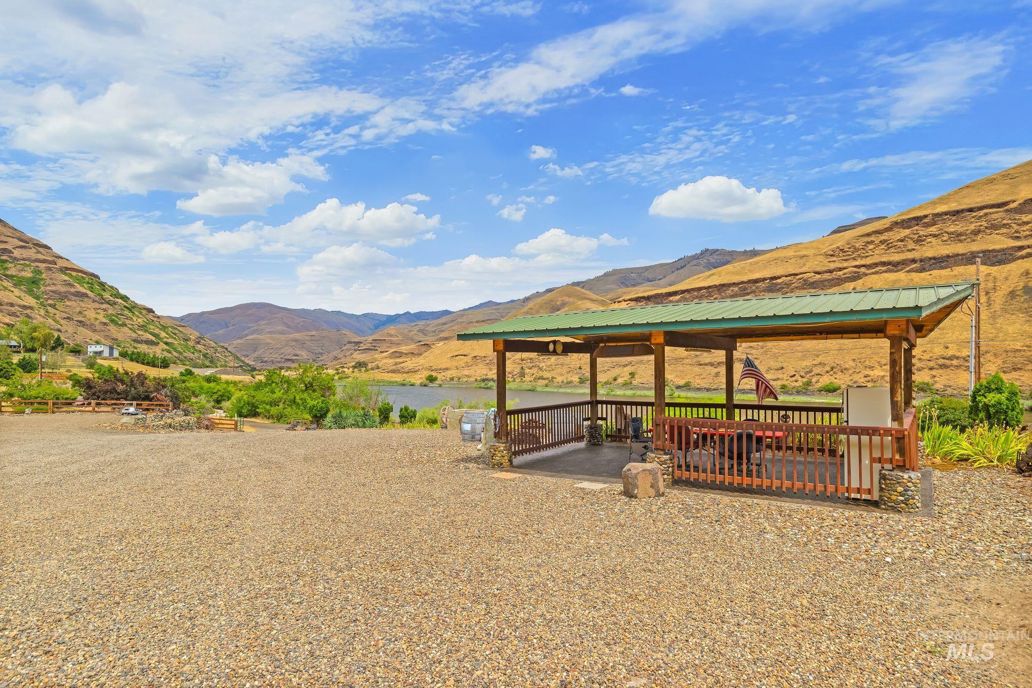 31018 Snake River Rd Property Photo 9