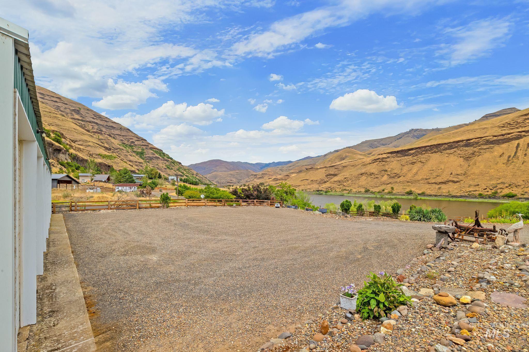 31018 Snake River Rd Property Photo 12