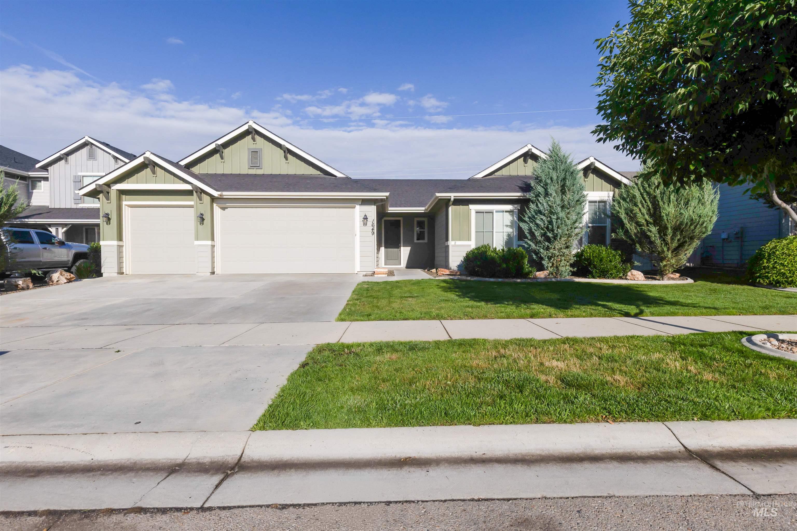 1649 Mustang Mesa Place Property Photo 2