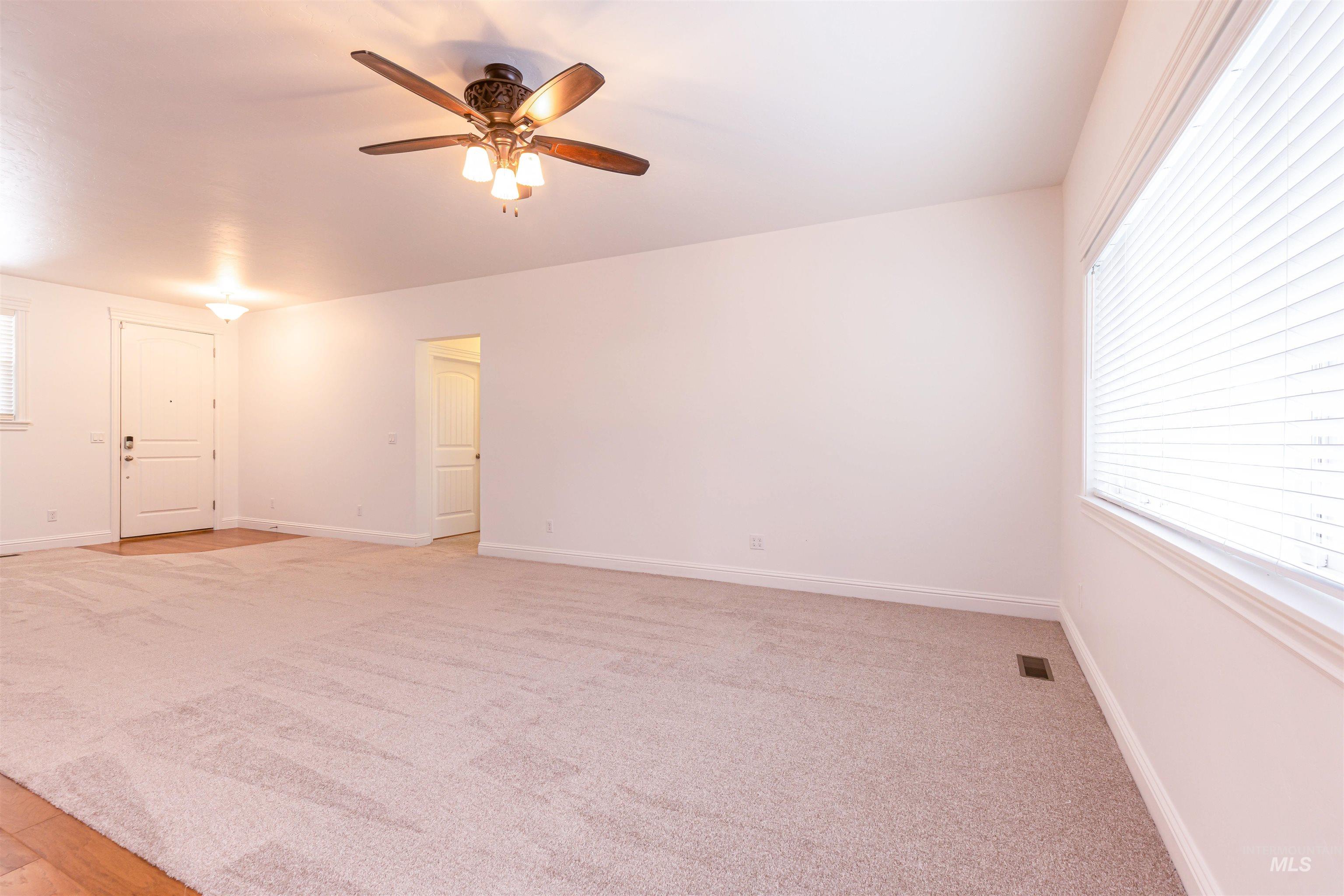1649 Mustang Mesa Place Property Photo 6