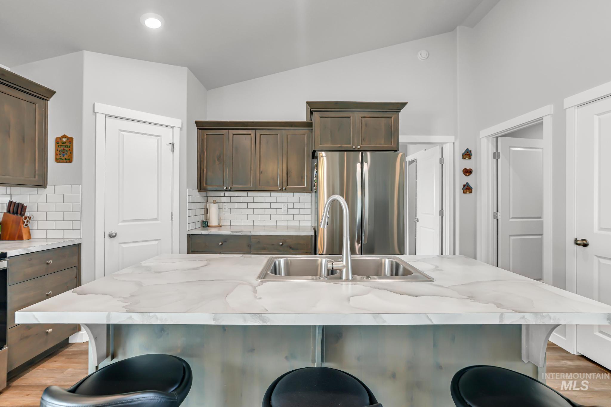 308 New Haven St Property Photo 2