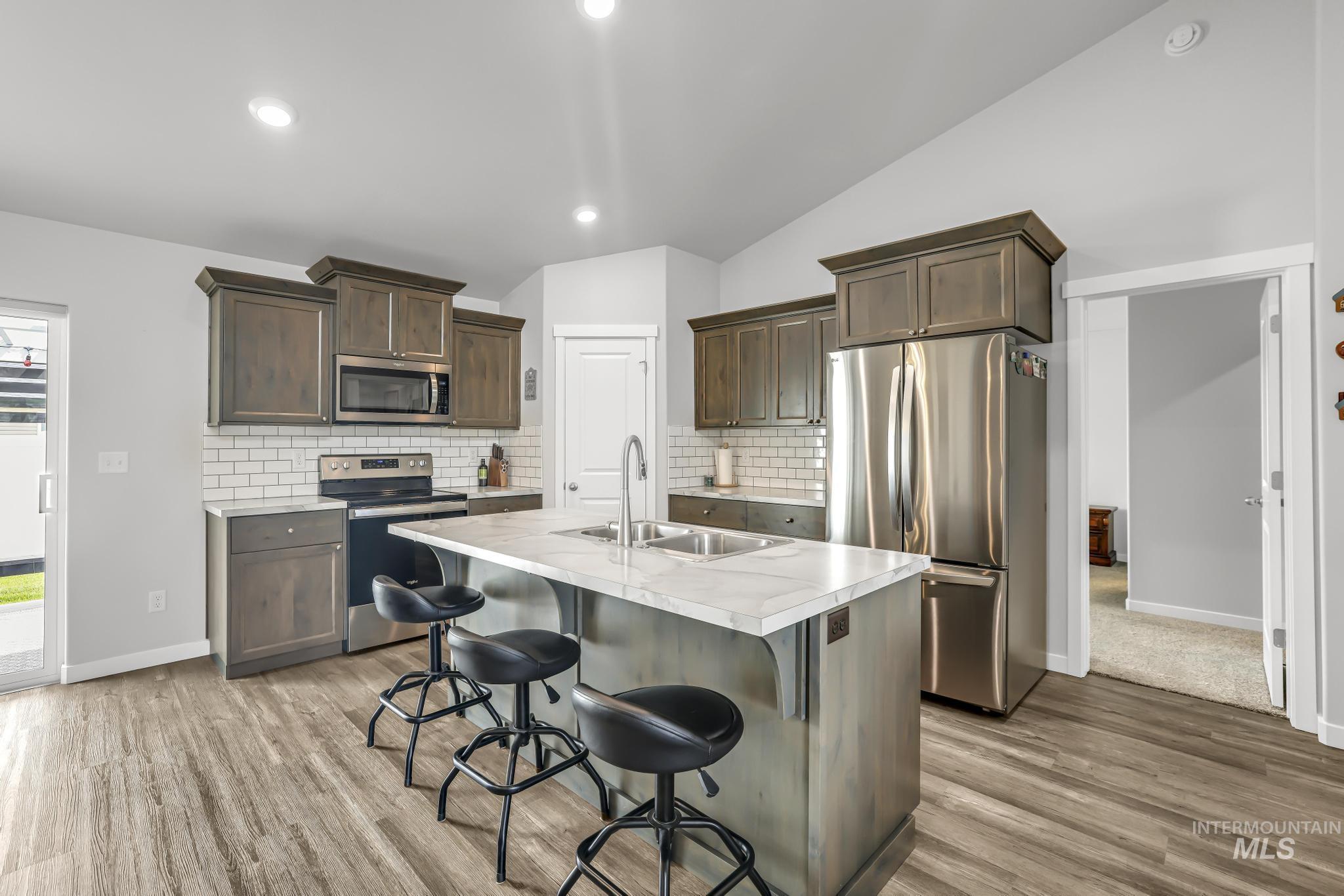 308 New Haven St Property Photo 3