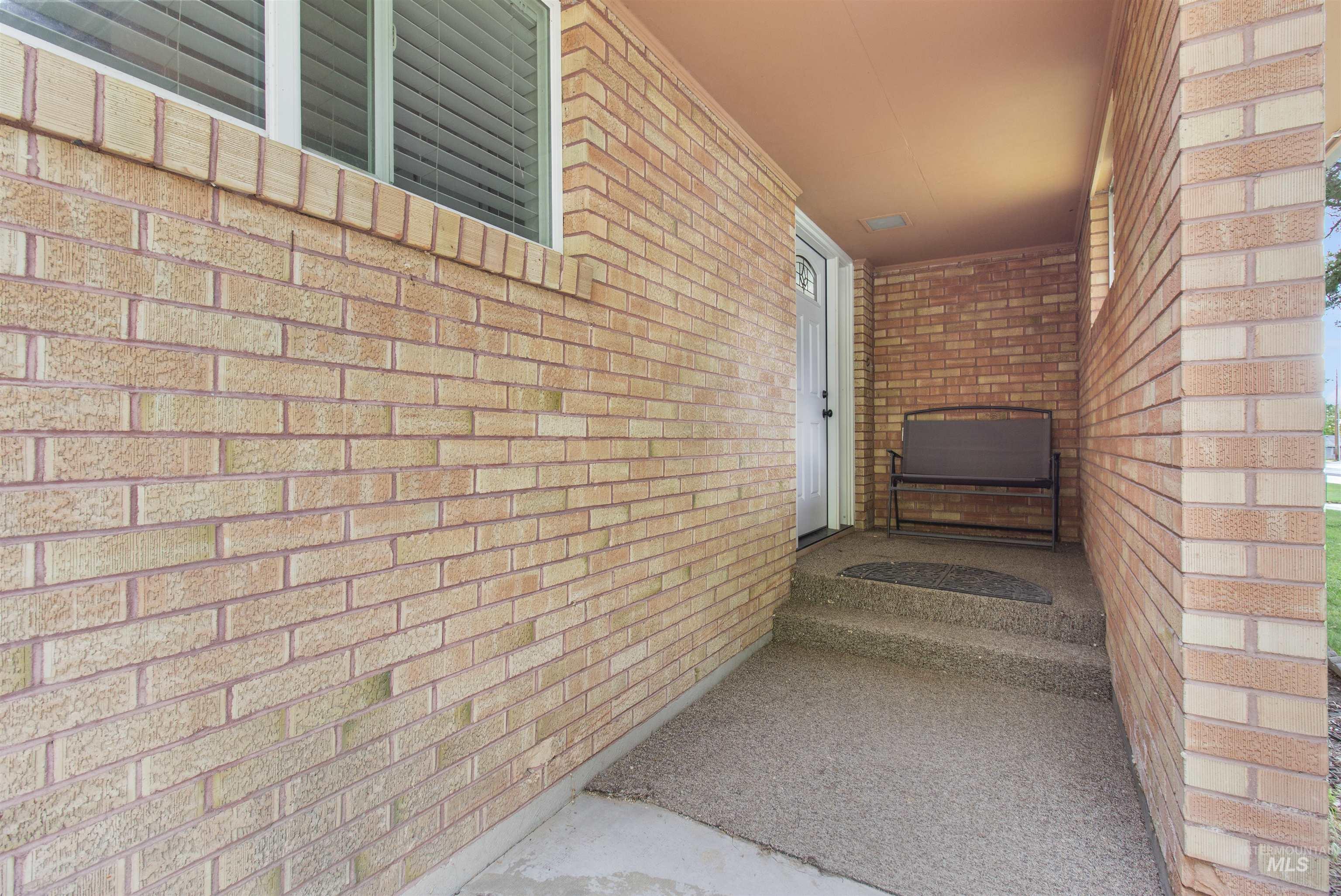 1968 Falls Ave E Property Photo 3