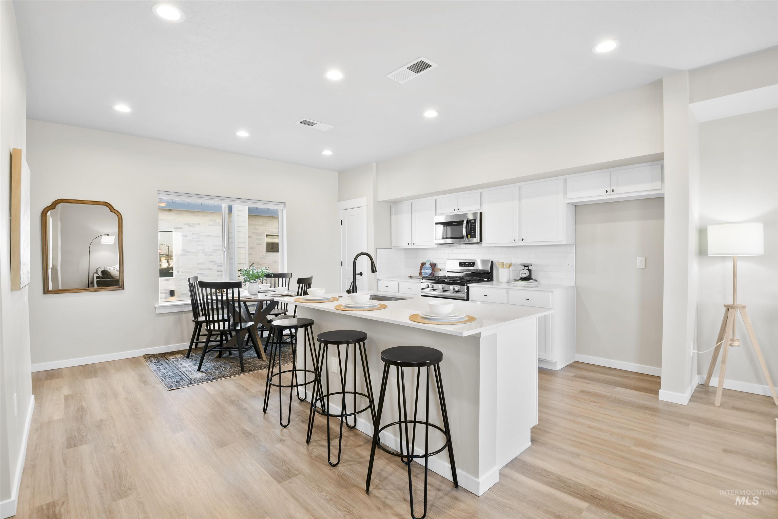 512 N Lucy Lane Property Photo 3