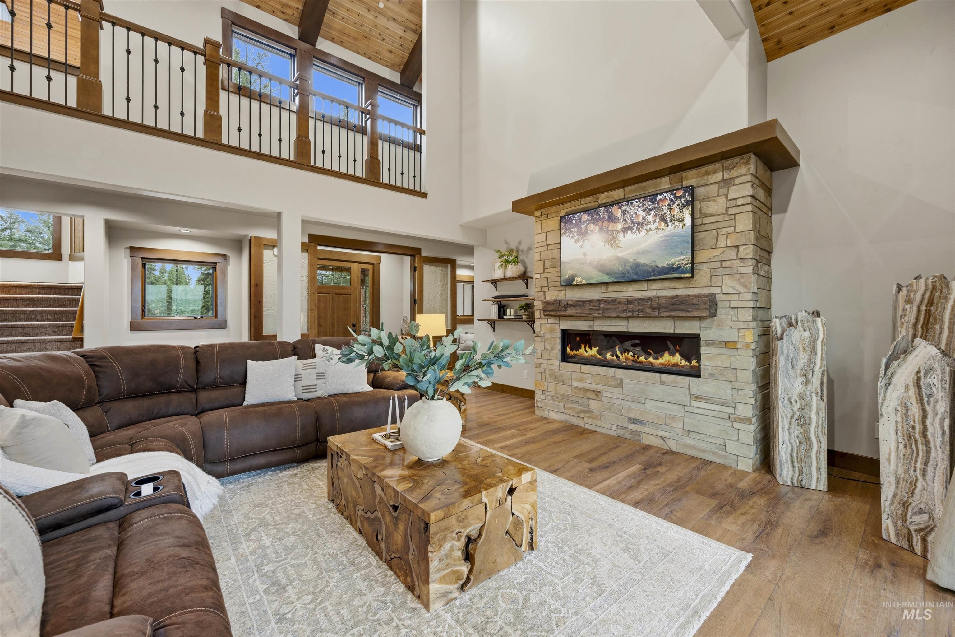 1084 Blackhawk Lake Property Photo 7