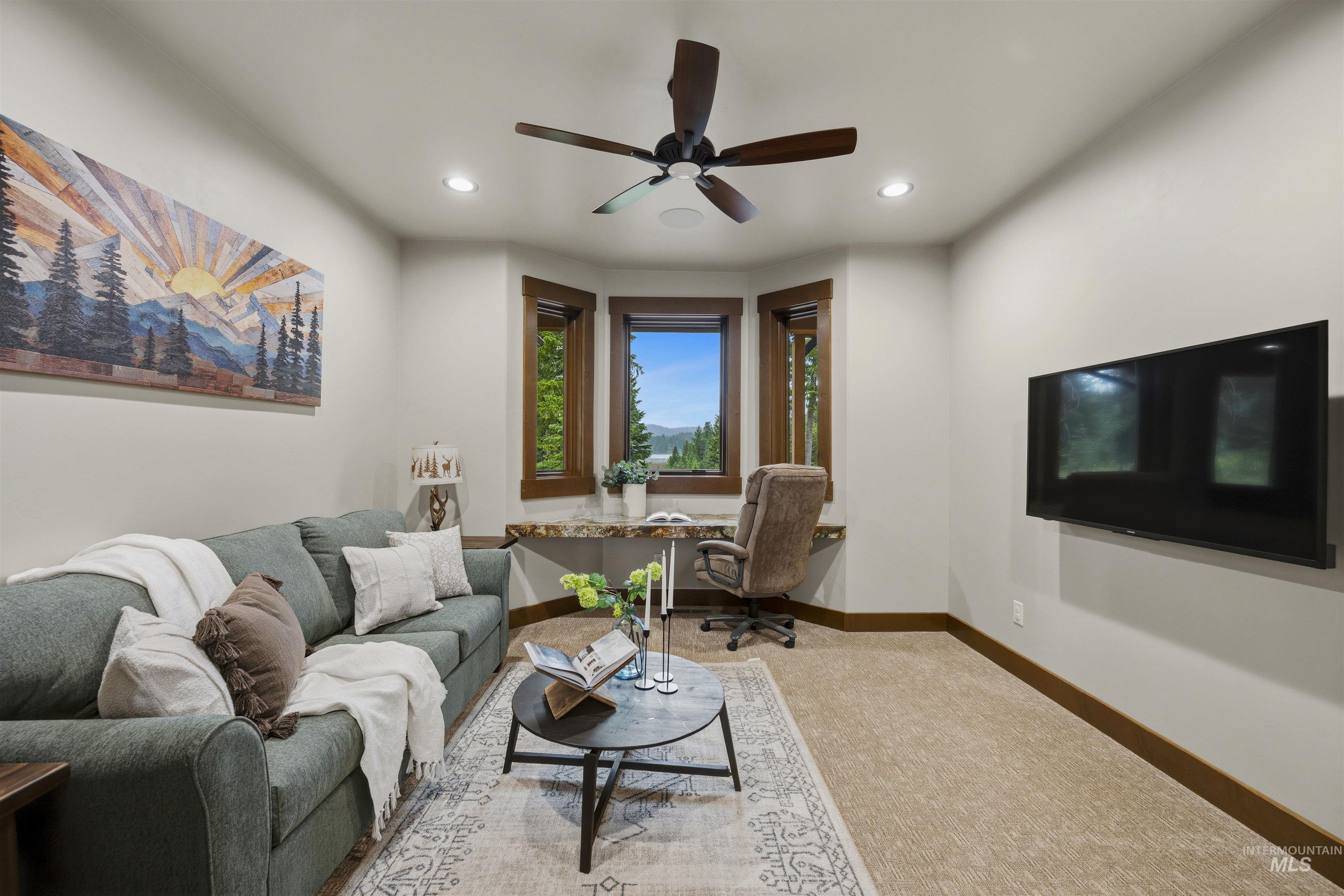 1084 Blackhawk Lake Property Photo 11