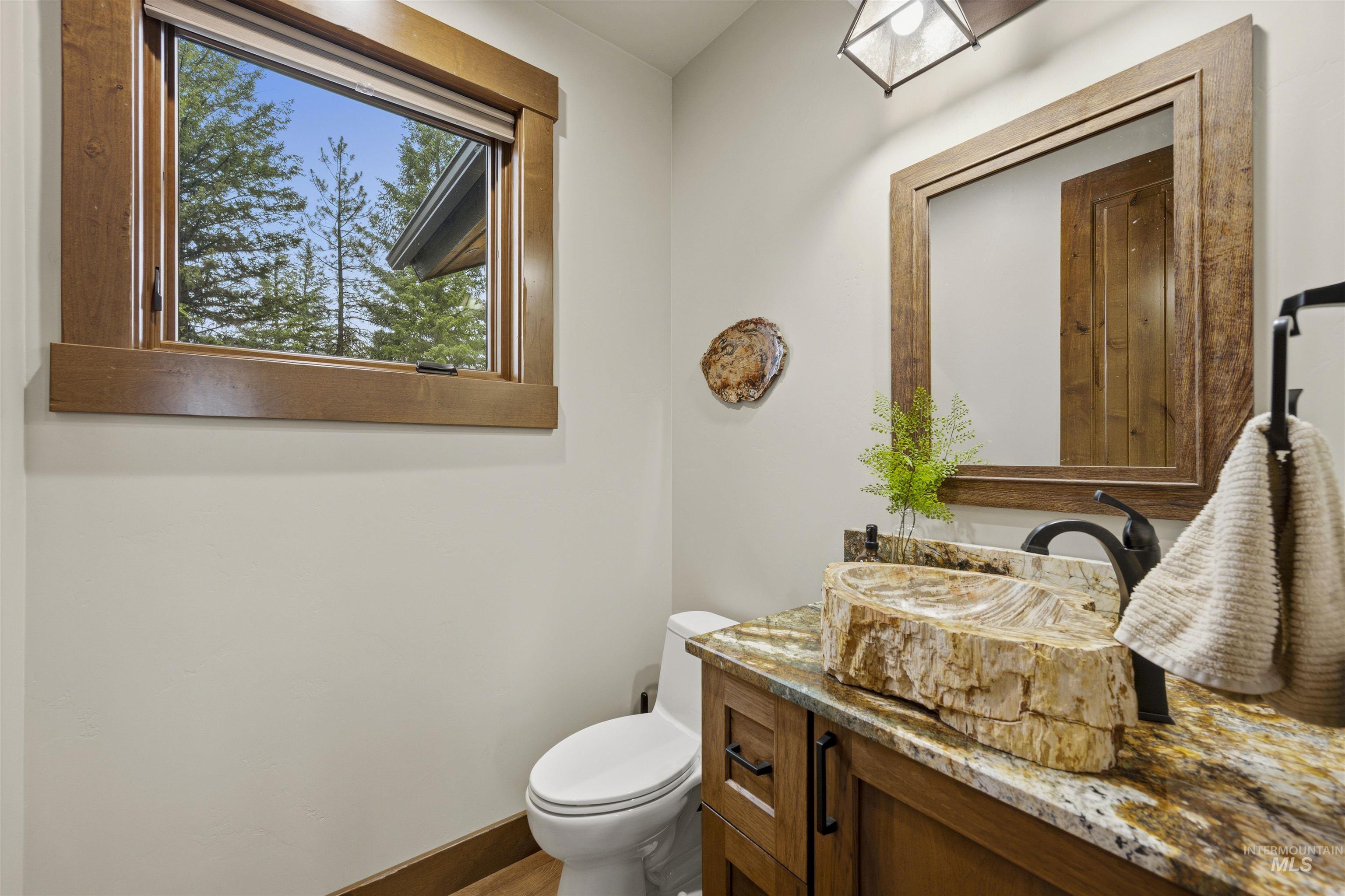 1084 Blackhawk Lake Property Photo 12