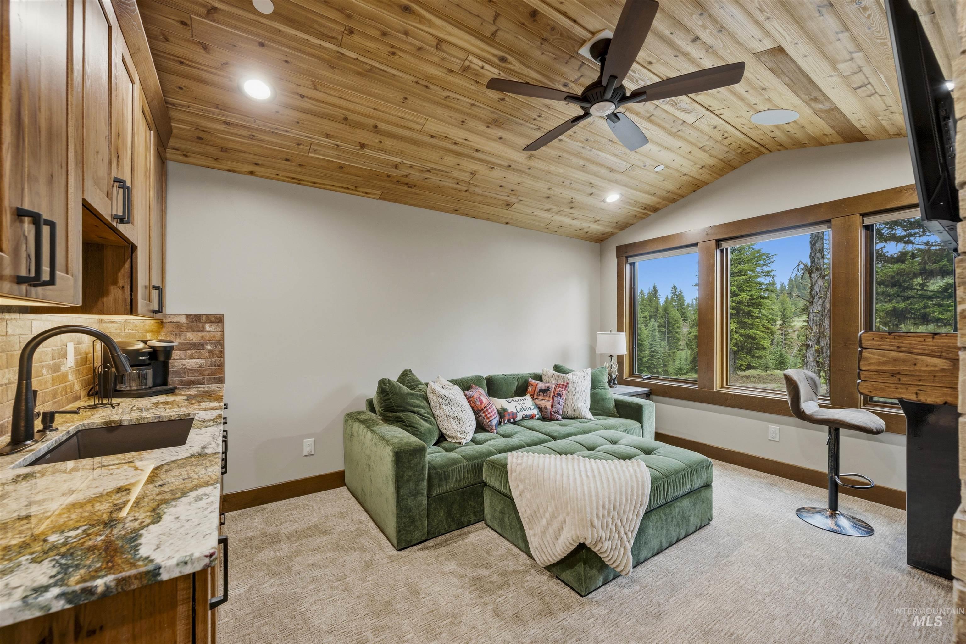 1084 Blackhawk Lake Property Photo 18