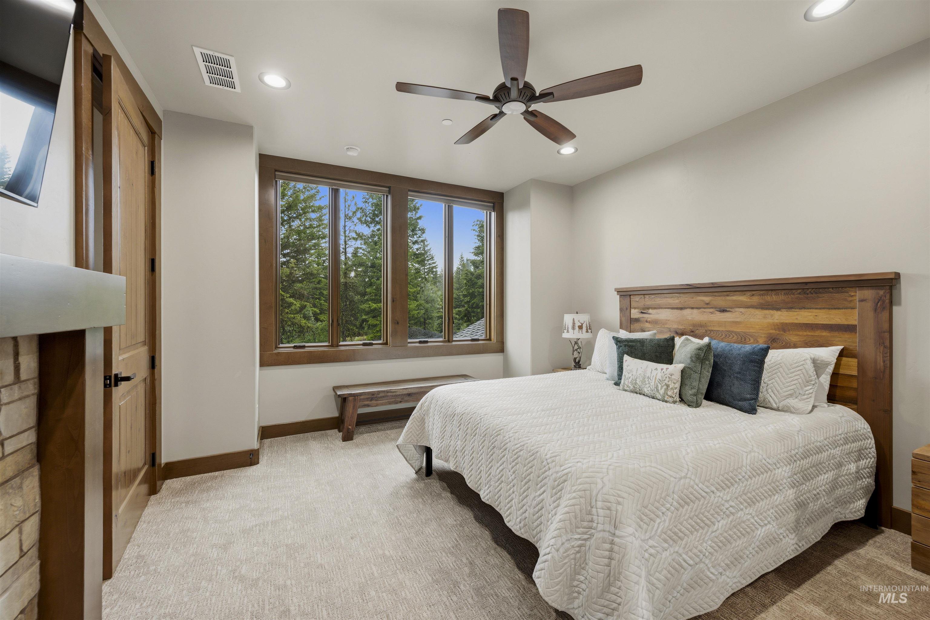 1084 Blackhawk Lake Property Photo 23