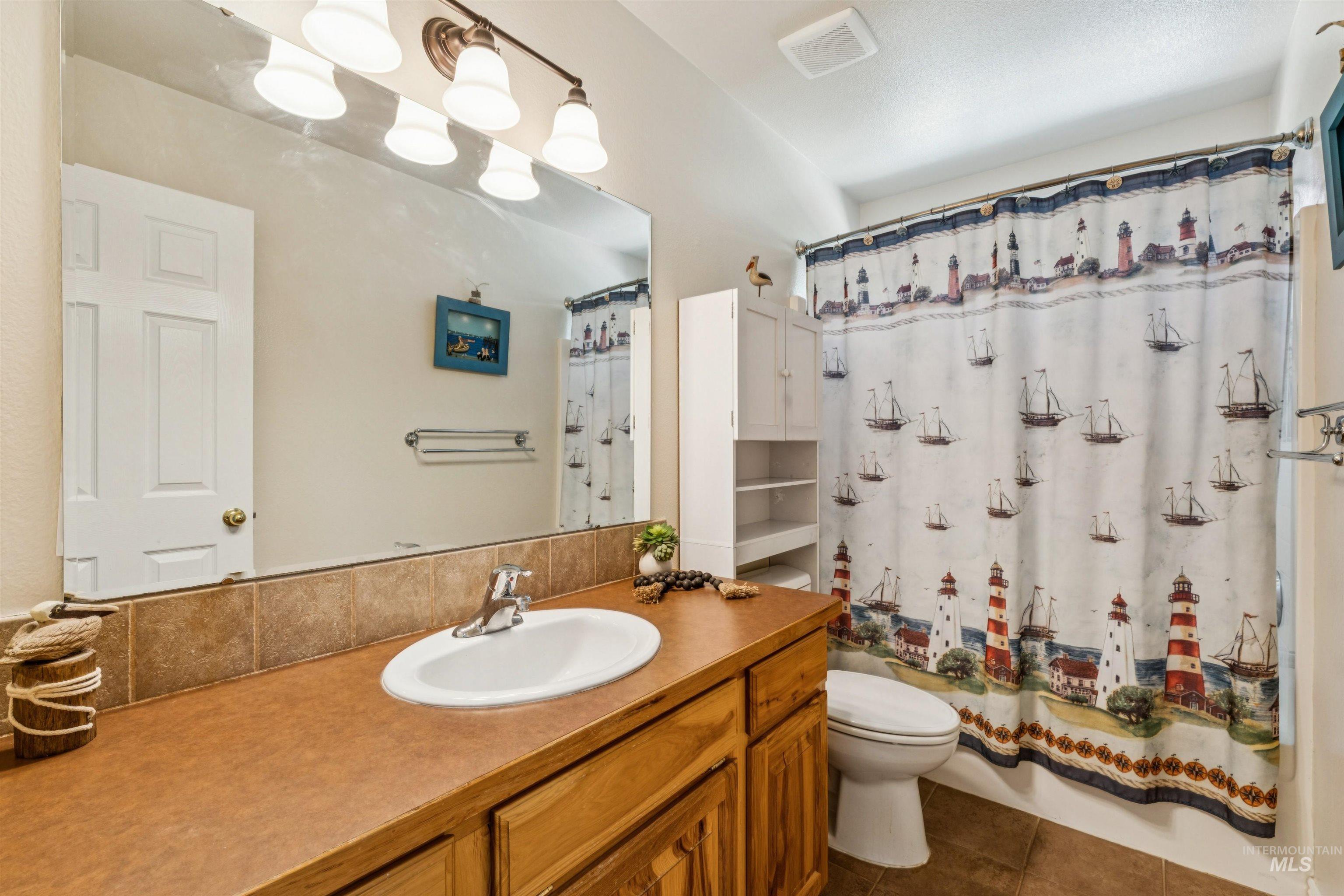 210 S Lancaster Dr Property Photo 20