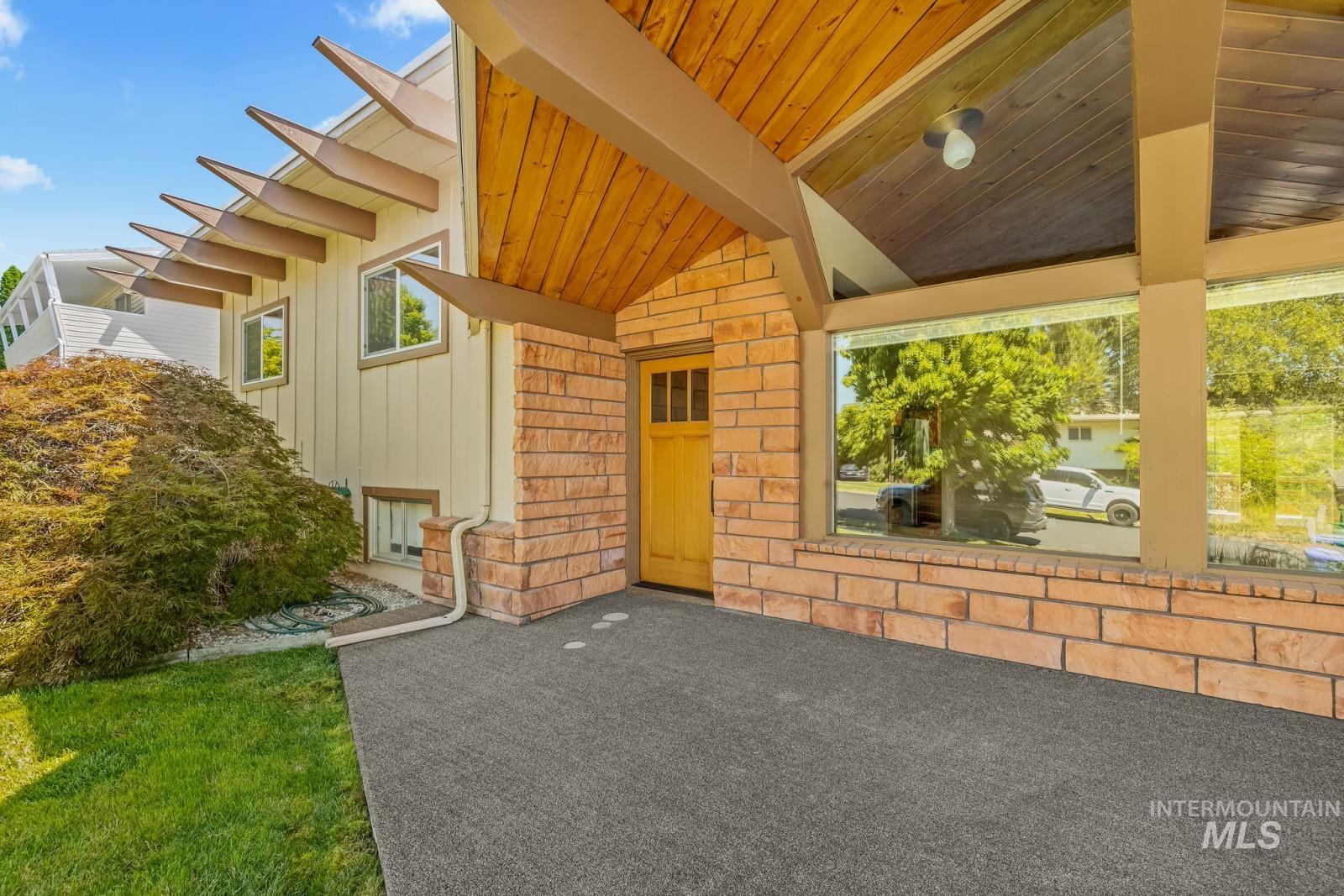 2616 Sunset Drive Property Photo 4