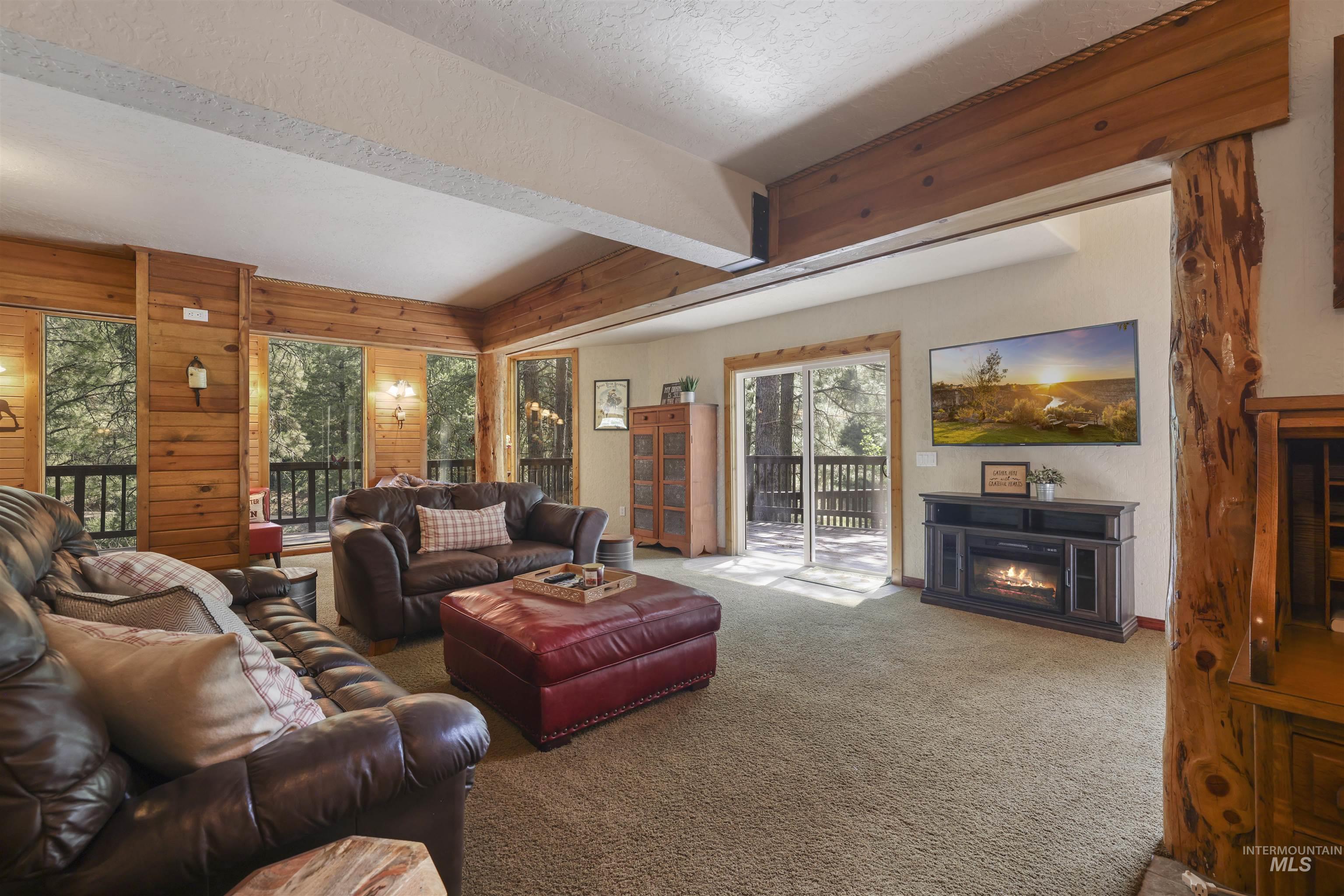 224 E Hoalst Property Photo 3
