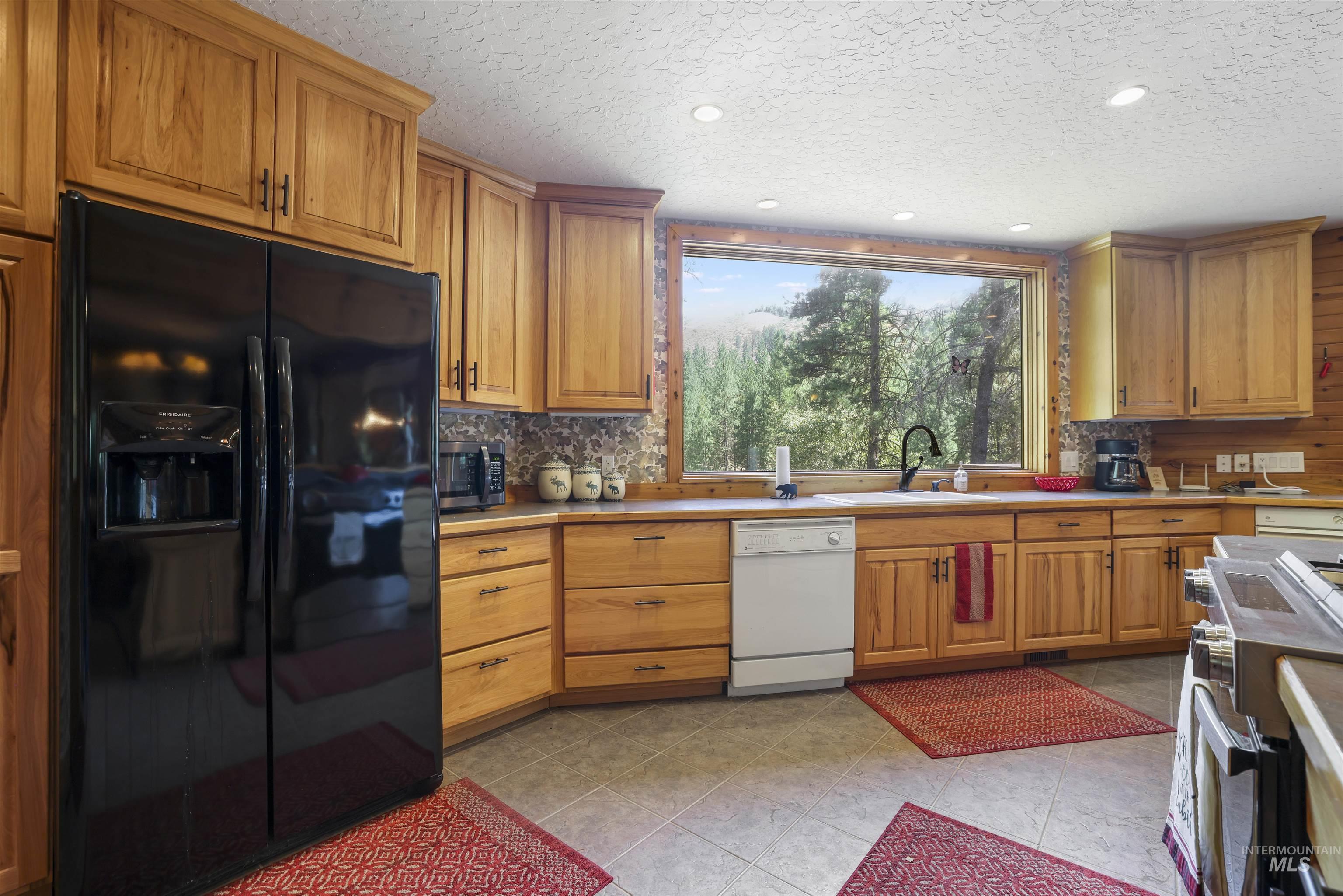 224 E Hoalst Property Photo 9