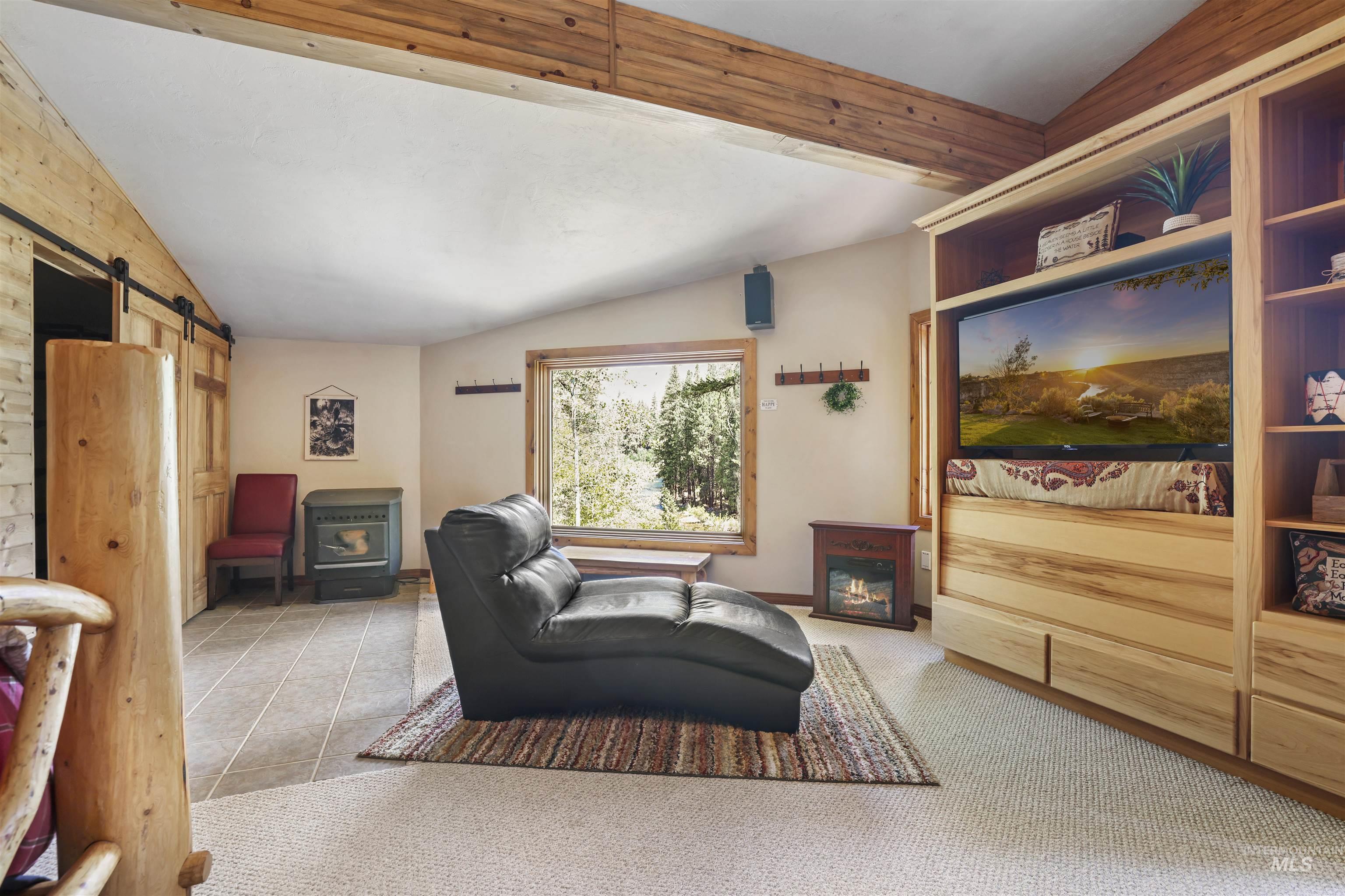 224 E Hoalst Property Photo 18